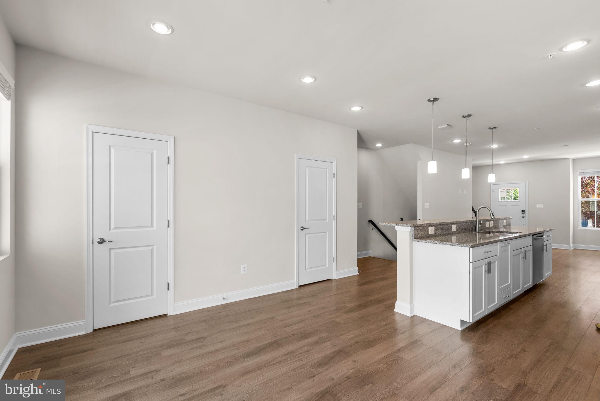 OXFORD SQUARE - Residential