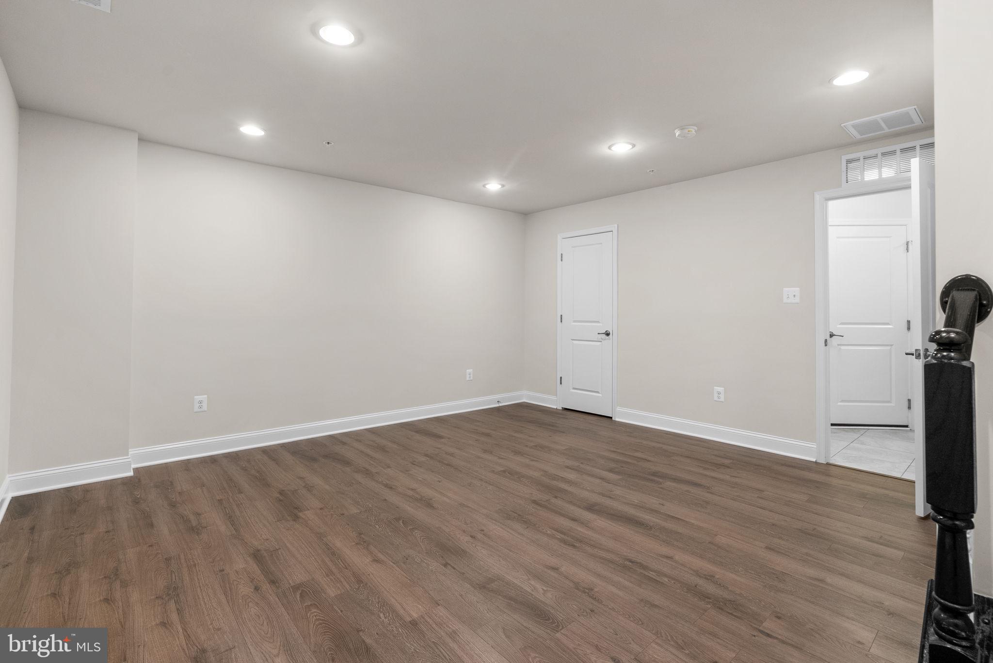 OXFORD SQUARE - Residential