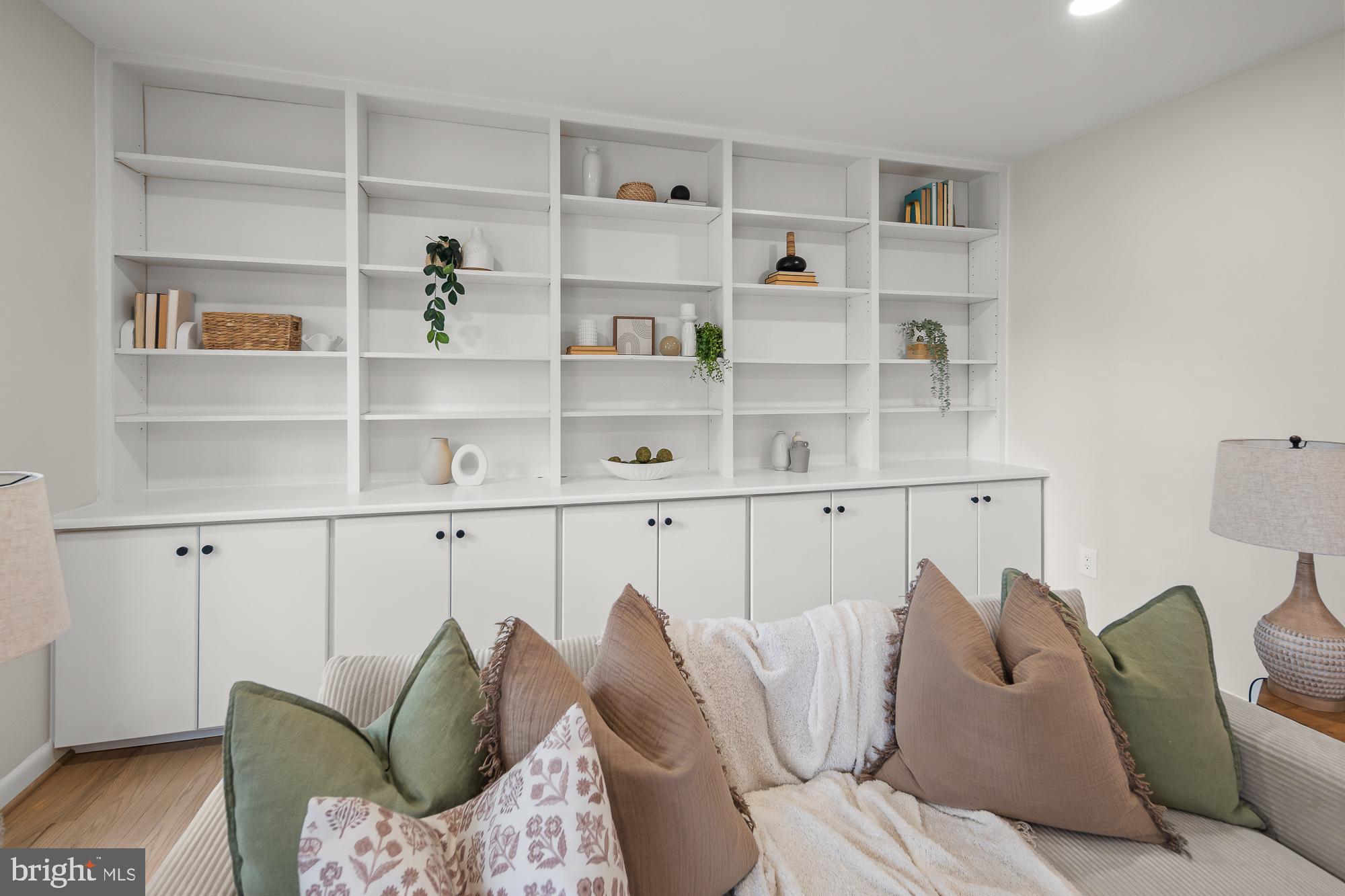 RESTON - Residential