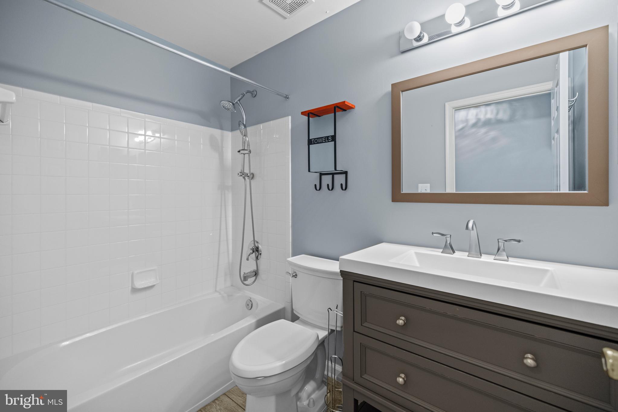 BROADLANDS - Residential Lease