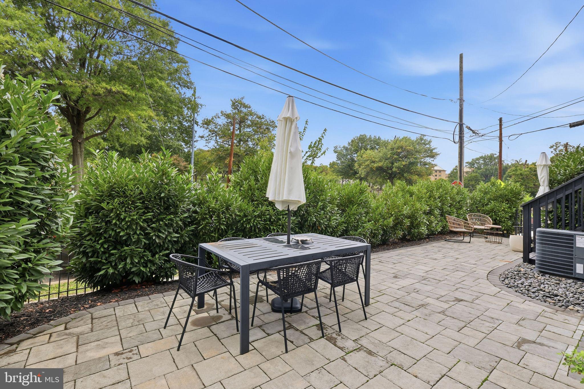 200 CROMWELL TERRACE NE