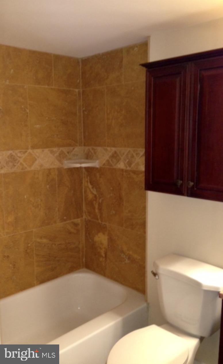 Welcome to this Updated 1 Bedroom, 1 Bath unit in beautiful Columbia Maryland. Situated in an ideal location it is conveniently located to major highways (29, 175, I-95 and 100), close to public transportation, shopping, restaurants and more for only $1,250/month. . This home has good closet space and plenty of room for a dining table or additional seating space. The nicely sized bedroom provides ample walk in closet and has in unit laundry - This one won't last!!!