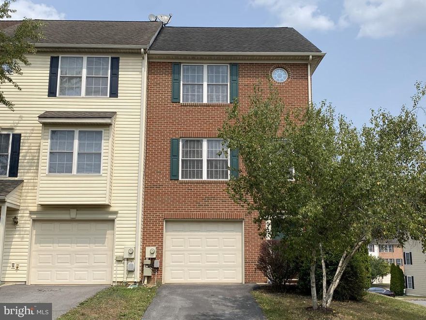 3 Bedroom, 2 1/2 Bath, brick front townhouse on a corner lot. 3 finished levels that include a large living -dining combo, breakfast room, large kitchen with island and deck off breakfast room for relaxing. 1st floor family/bonus room has walk-out to back yard. Primary bedroom has tray ceilings, ensuite bathroom and walk-in closet. Walking distance to Spring Mills Schools. Close to restaurants, shops, medical and I-81. No Smoking allowed.
Pets considered on a case by case basis with good references, pet deposit and monthly pet rent. Applicants should be able to show proof of monthly income of $4,950 or more, have a clean background check, good credit and good rental history. Full month's security deposit and rent due at move in - prorated rent due the following month. All occupants 18 or older must apply.