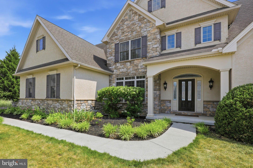 Photo of 340 Royal Hunt Way, LITITZ, PA 17543 (MLS # PALA2090992)