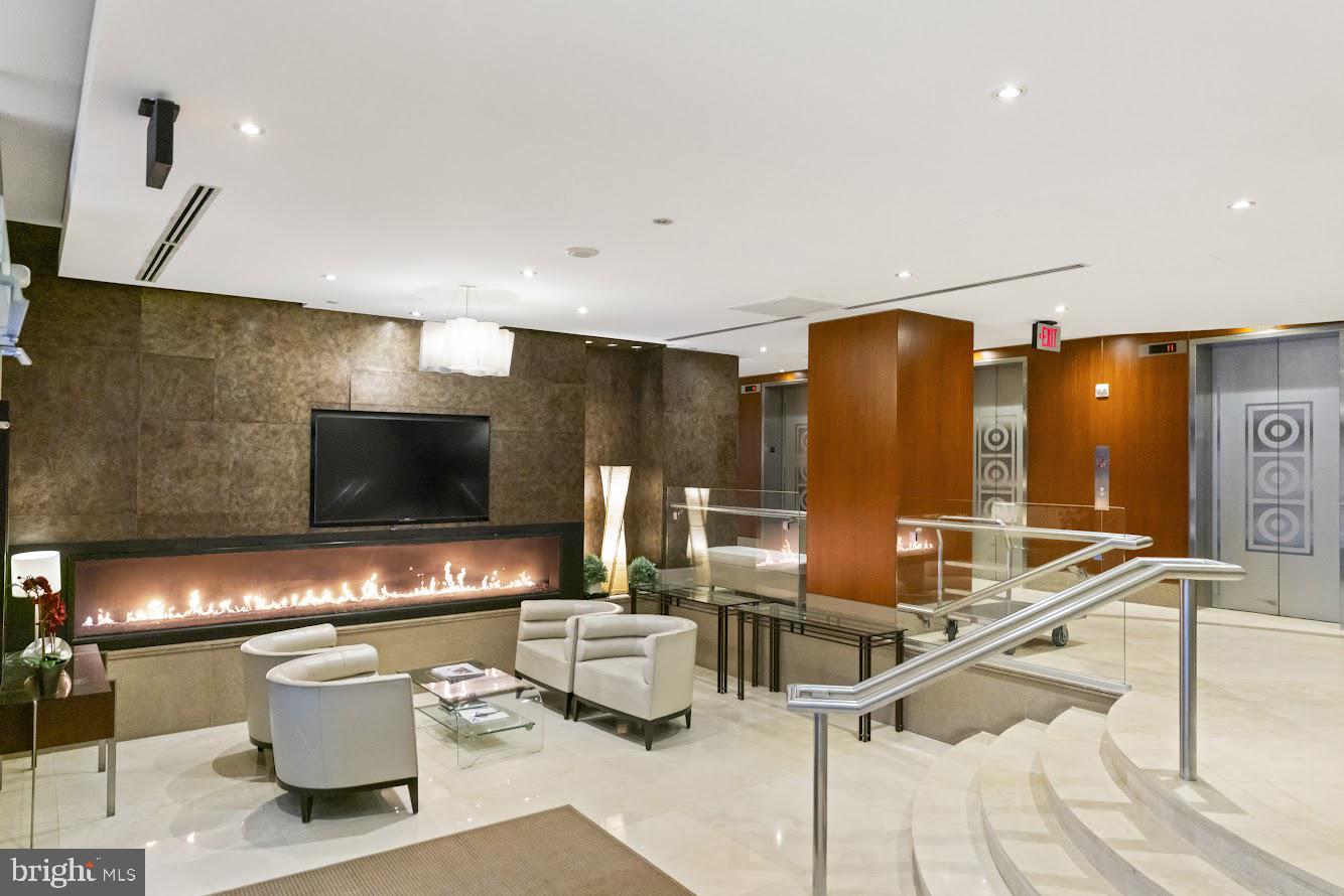 811 4TH STREET NW 1011
