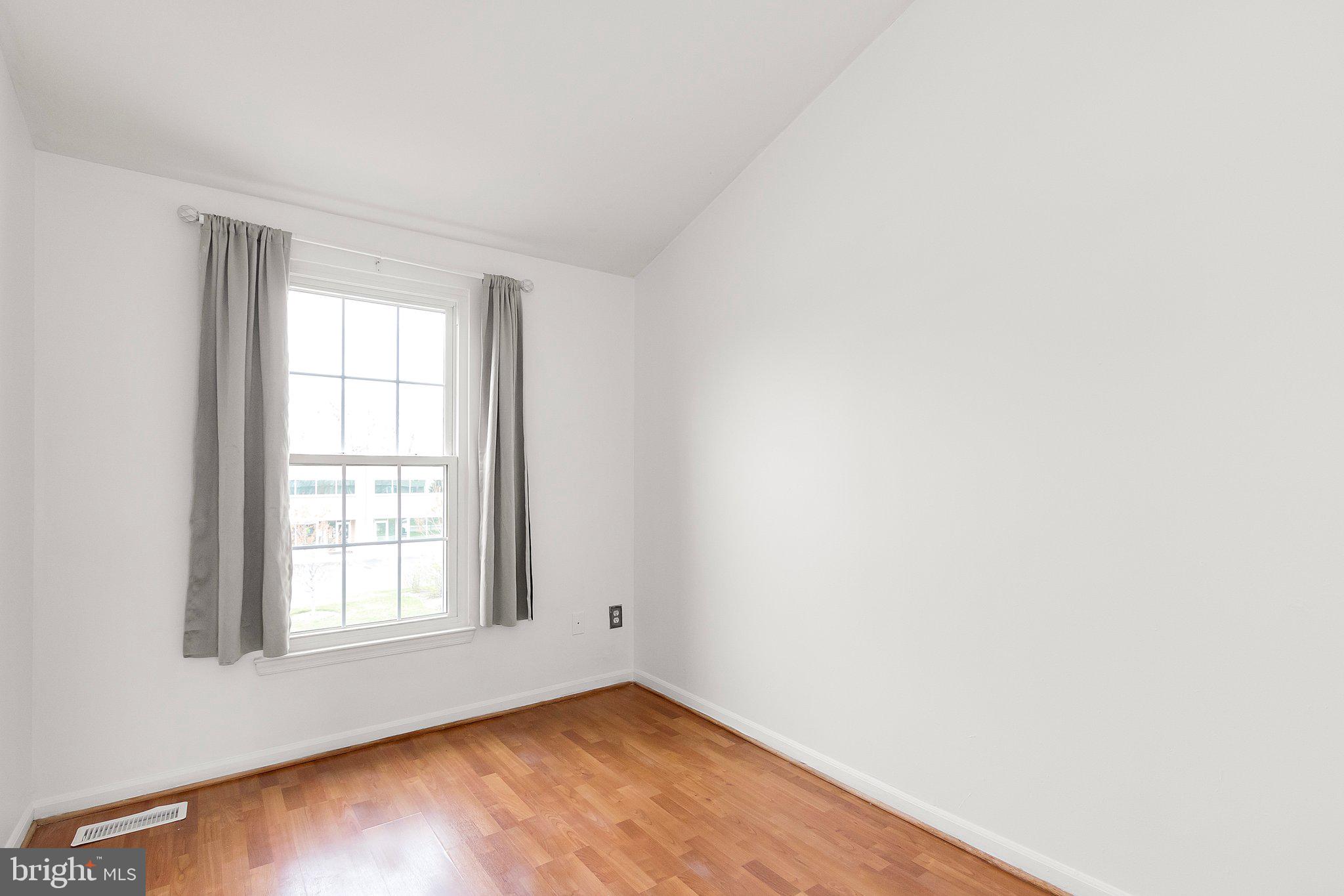 OLD GABLE SQUARE - Residential