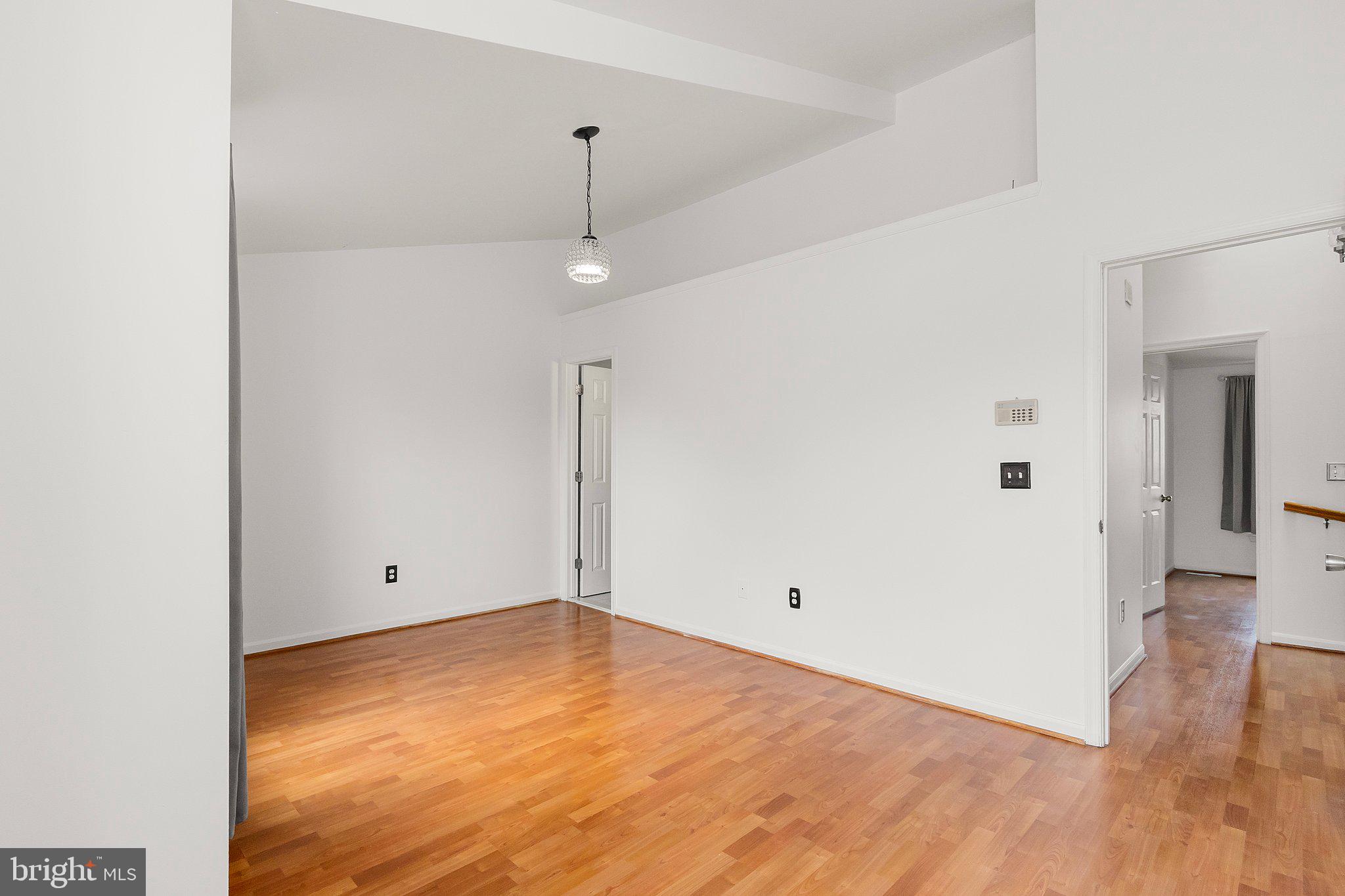 OLD GABLE SQUARE - Residential