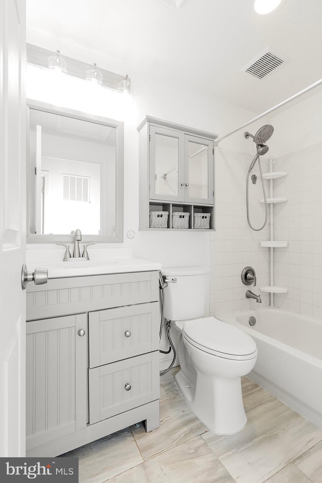 OLD GABLE SQUARE - Residential