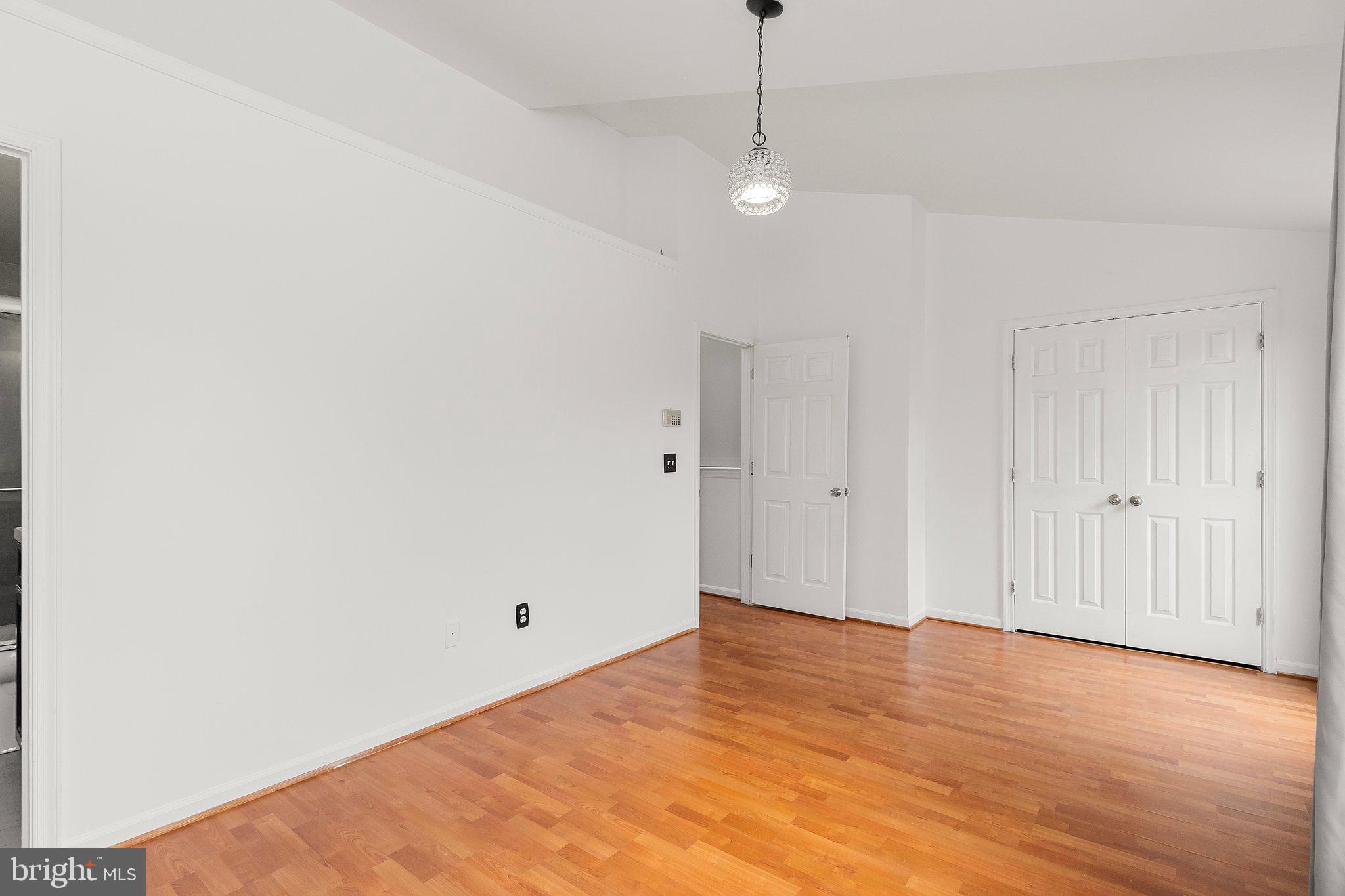 OLD GABLE SQUARE - Residential