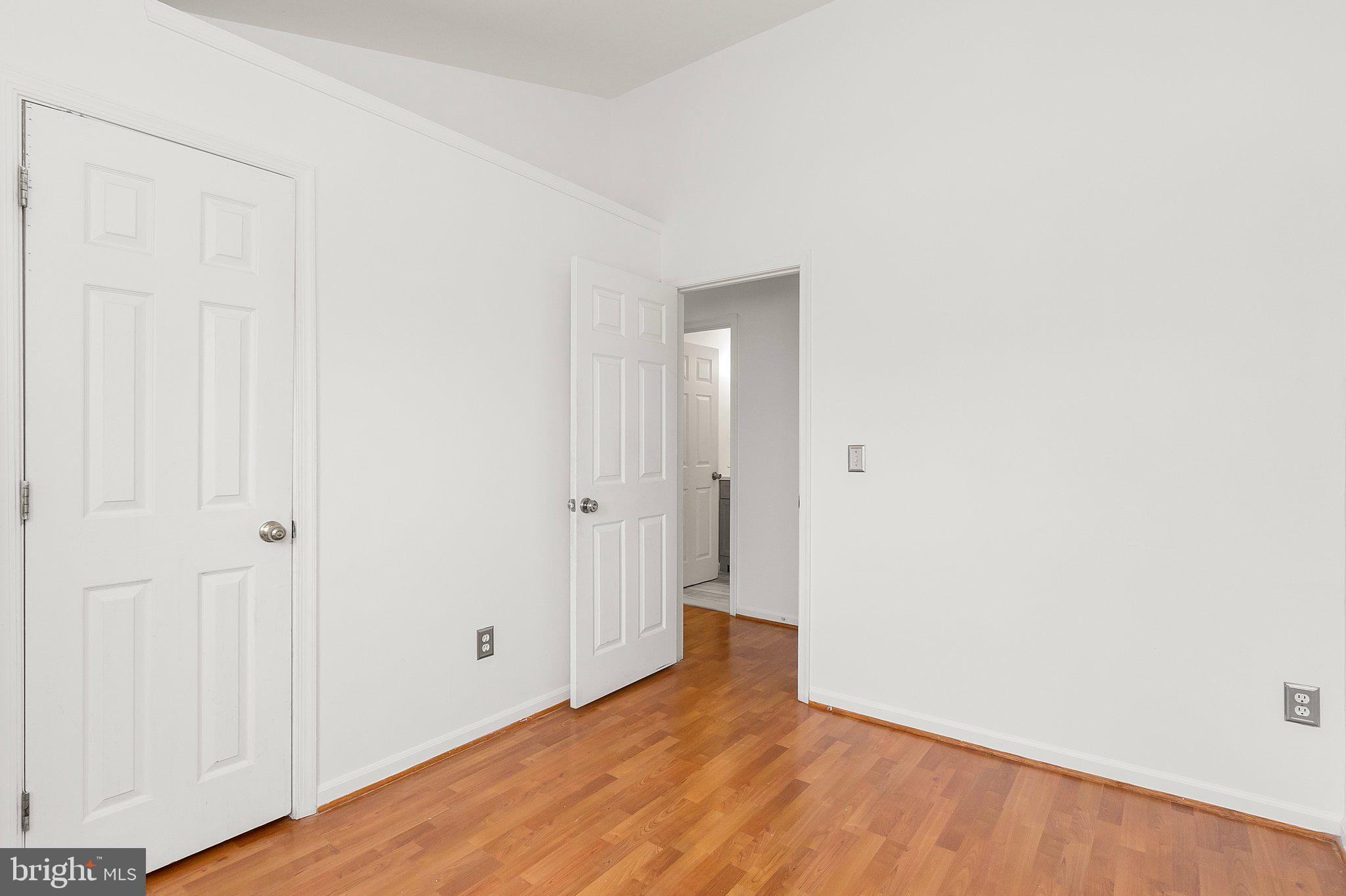 OLD GABLE SQUARE - Residential