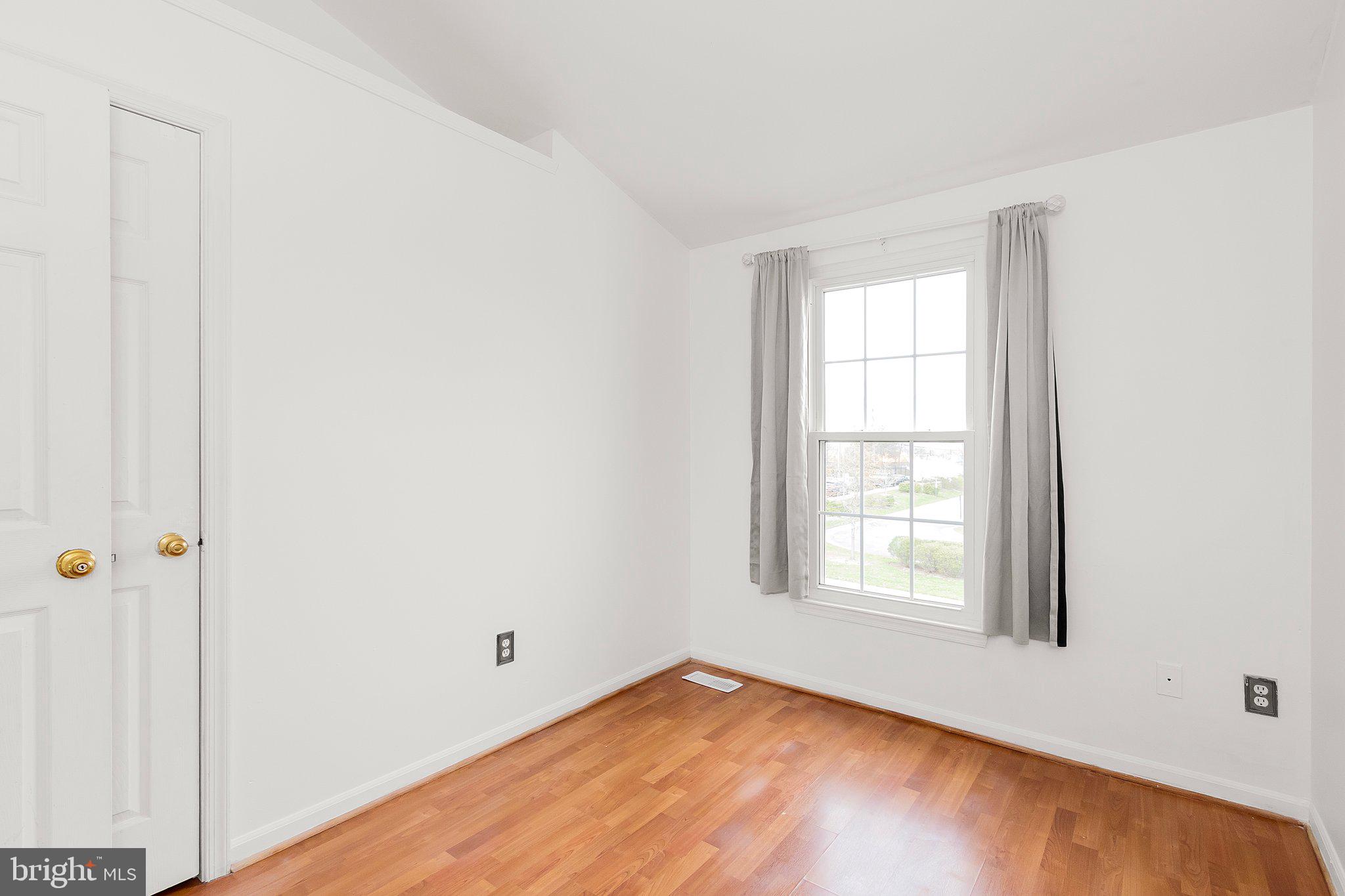 OLD GABLE SQUARE - Residential