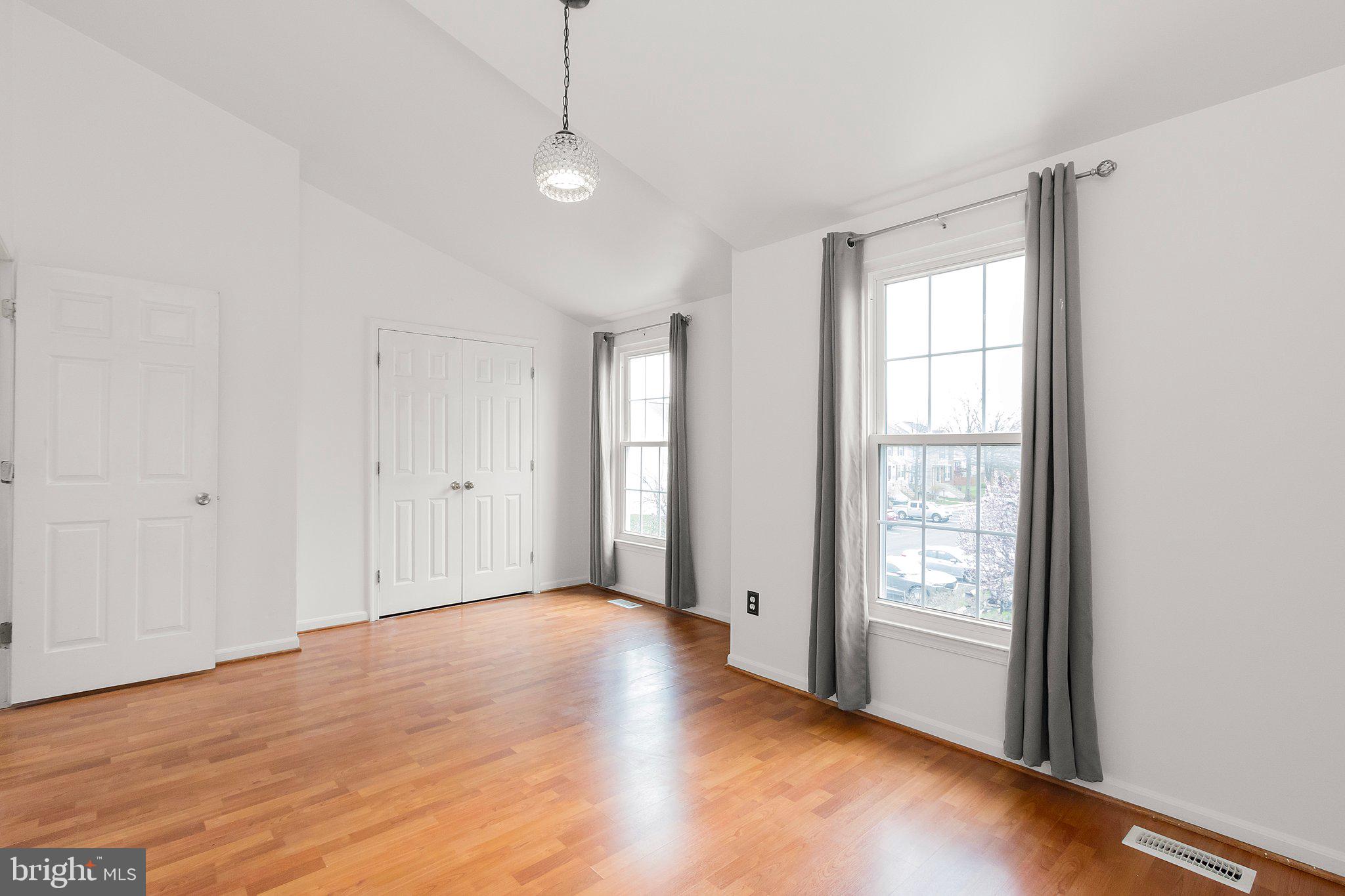 OLD GABLE SQUARE - Residential