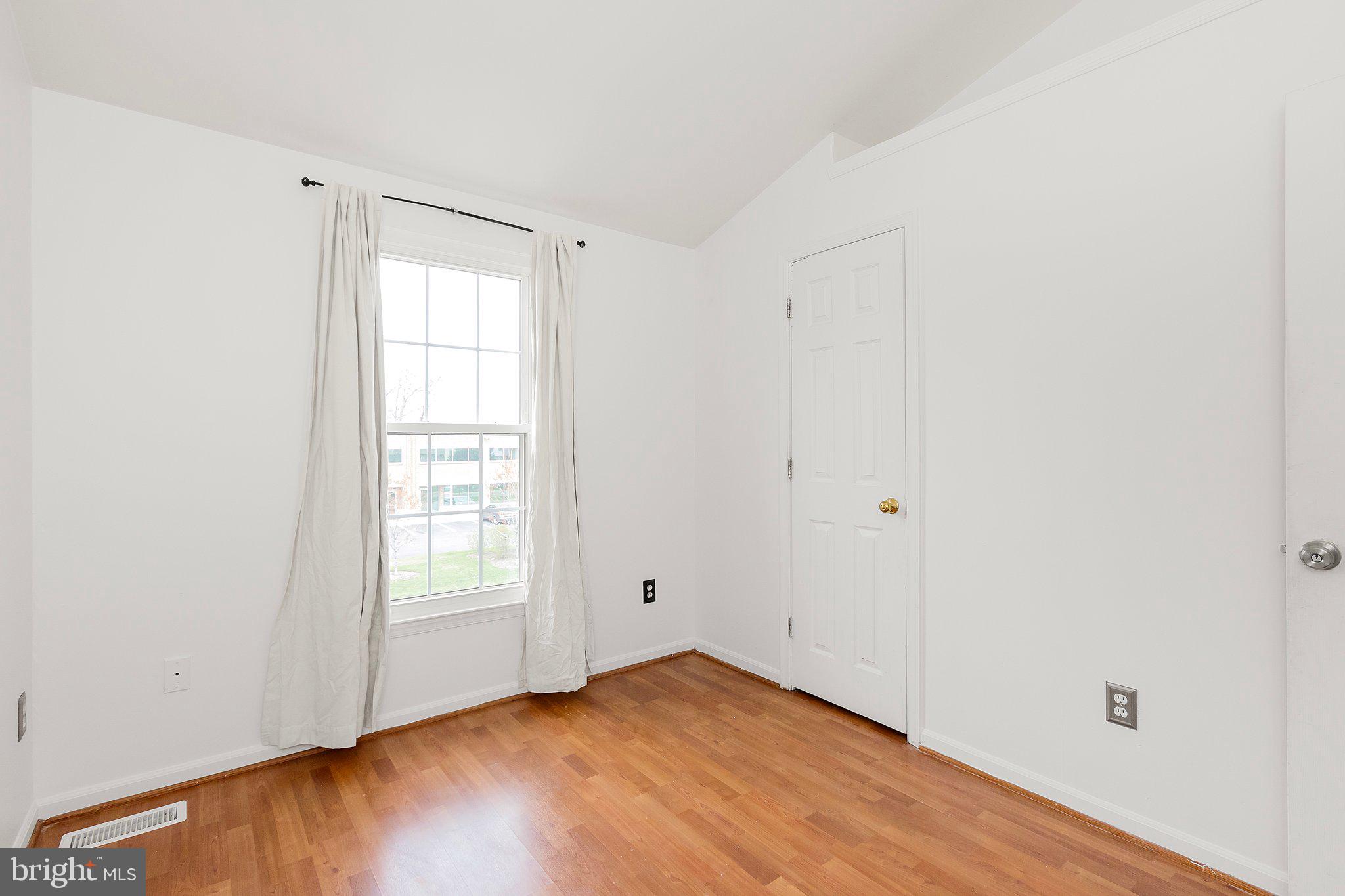 OLD GABLE SQUARE - Residential