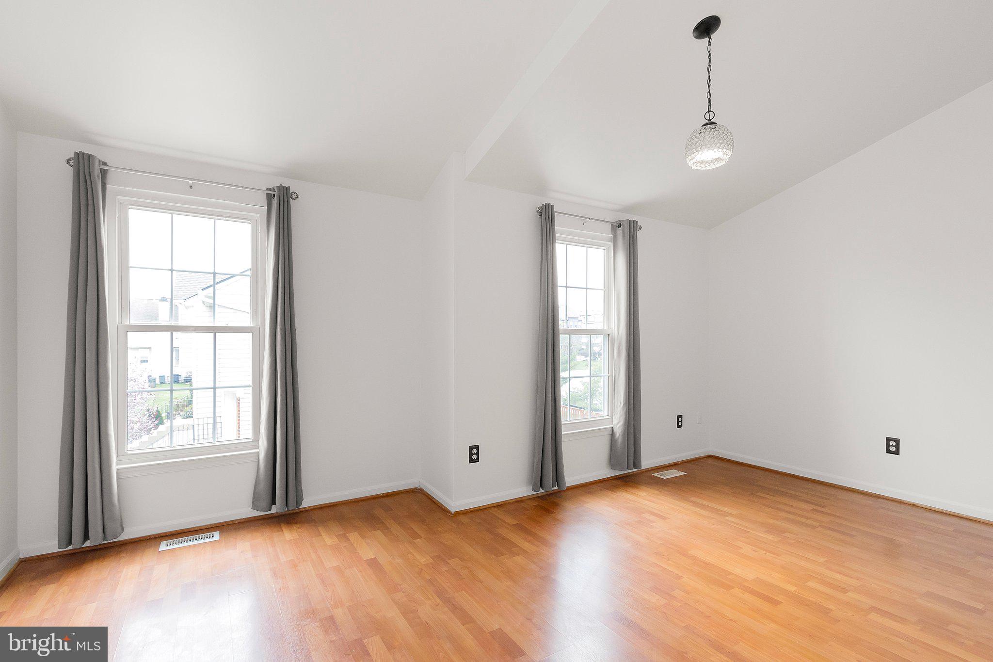 OLD GABLE SQUARE - Residential