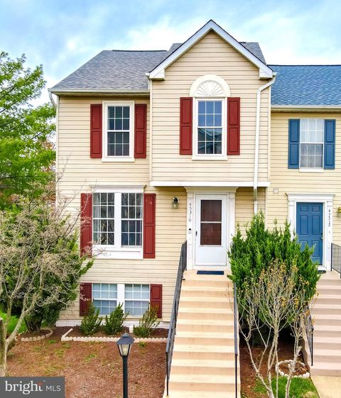 Townhouse For Sale - 45310 Gable Square<br/> STERLING, VA 20164