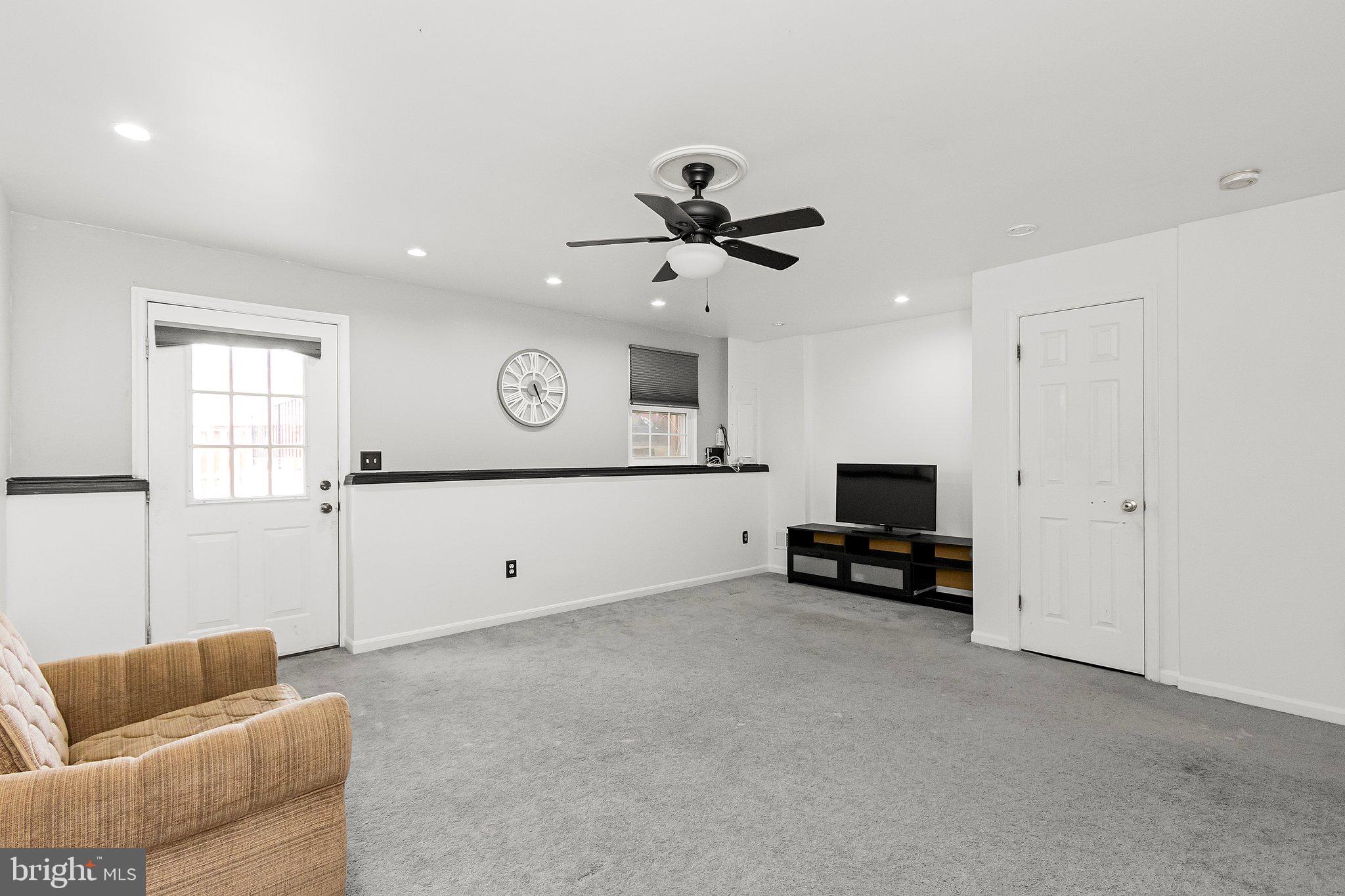 OLD GABLE SQUARE - Residential