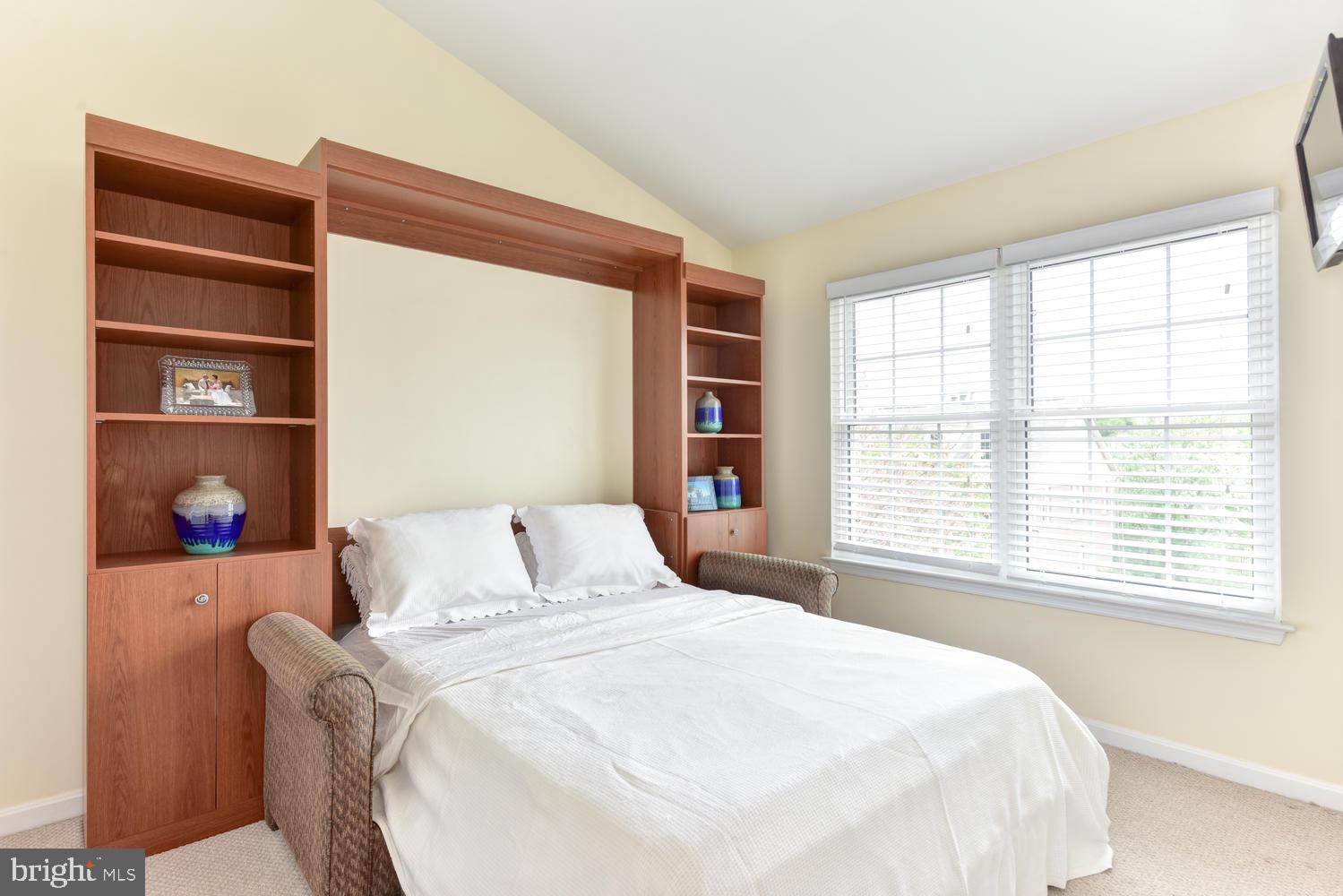 QUAKER HILL - Residential