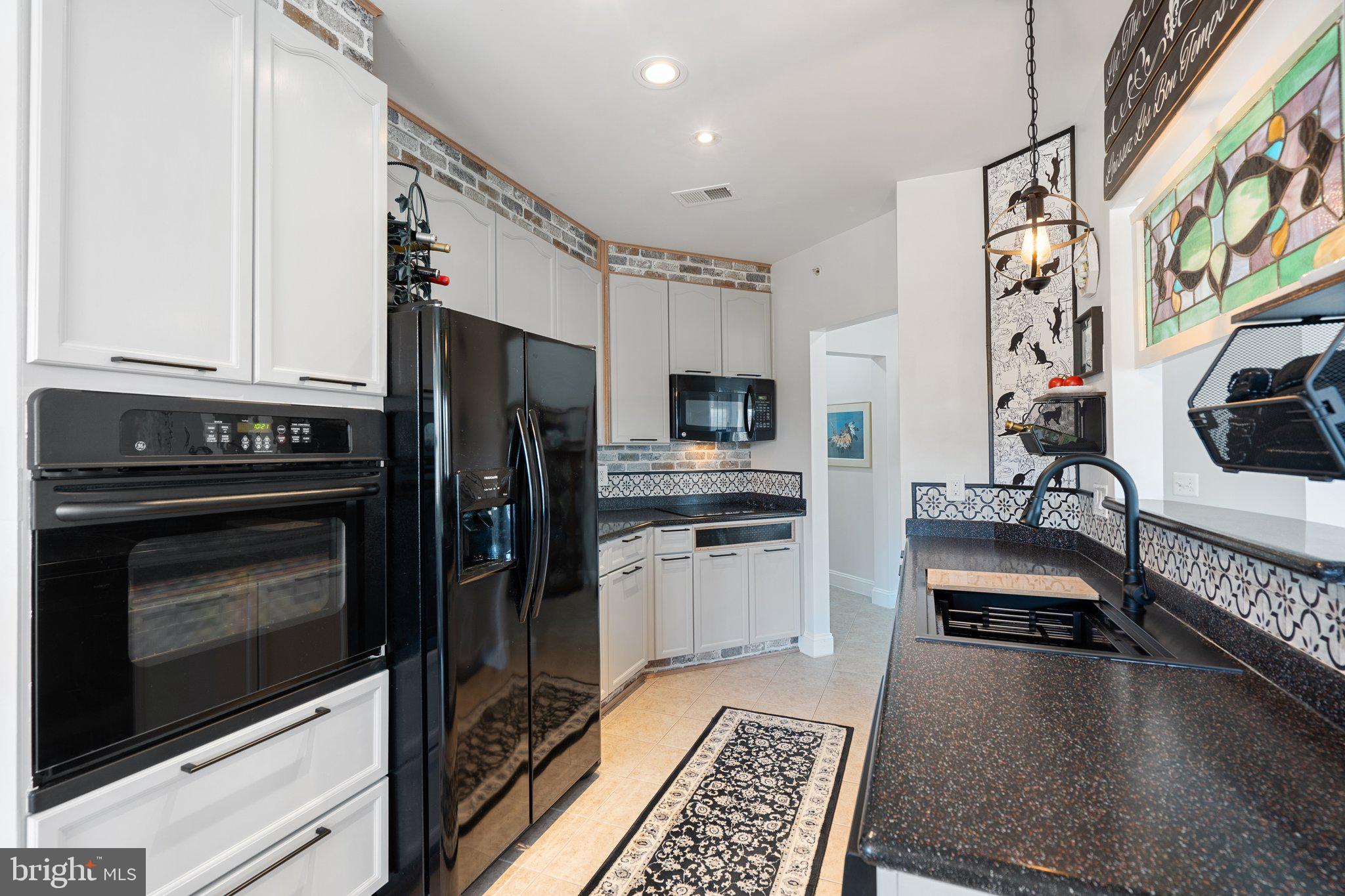 SUFFIELD MEADOWS - Residential