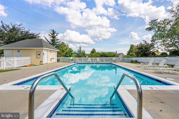 SUFFIELD MEADOWS - Residential