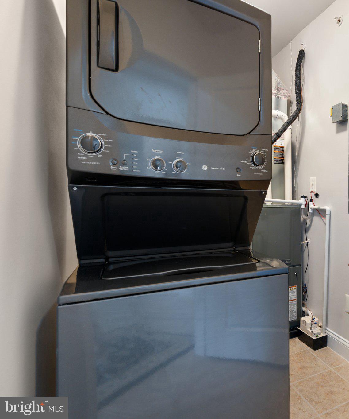 SUFFIELD MEADOWS - Residential