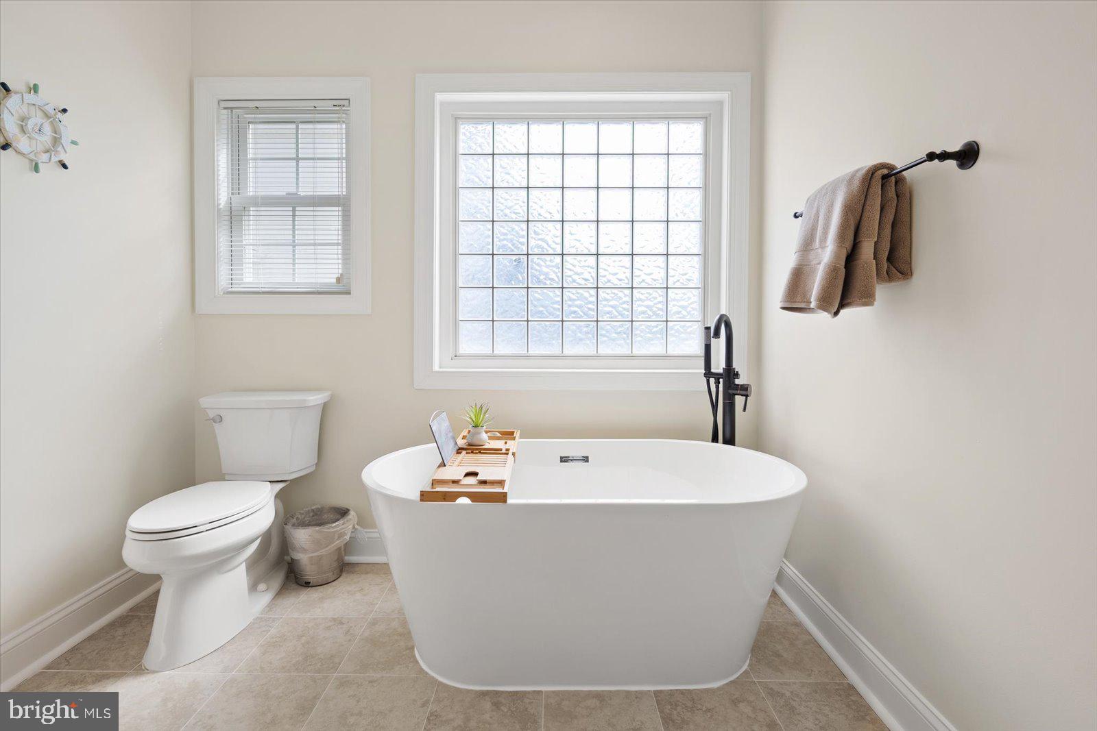 HIDDEN HARBOR - Residential