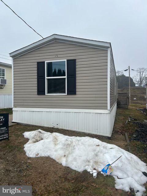 3 PLEASANT HILL AVENUE AKRON PA 17501