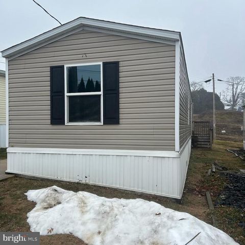 Mobile Home For Sale - 3 Pleasant Hill Avenue<br/> AKRON, PA 17501