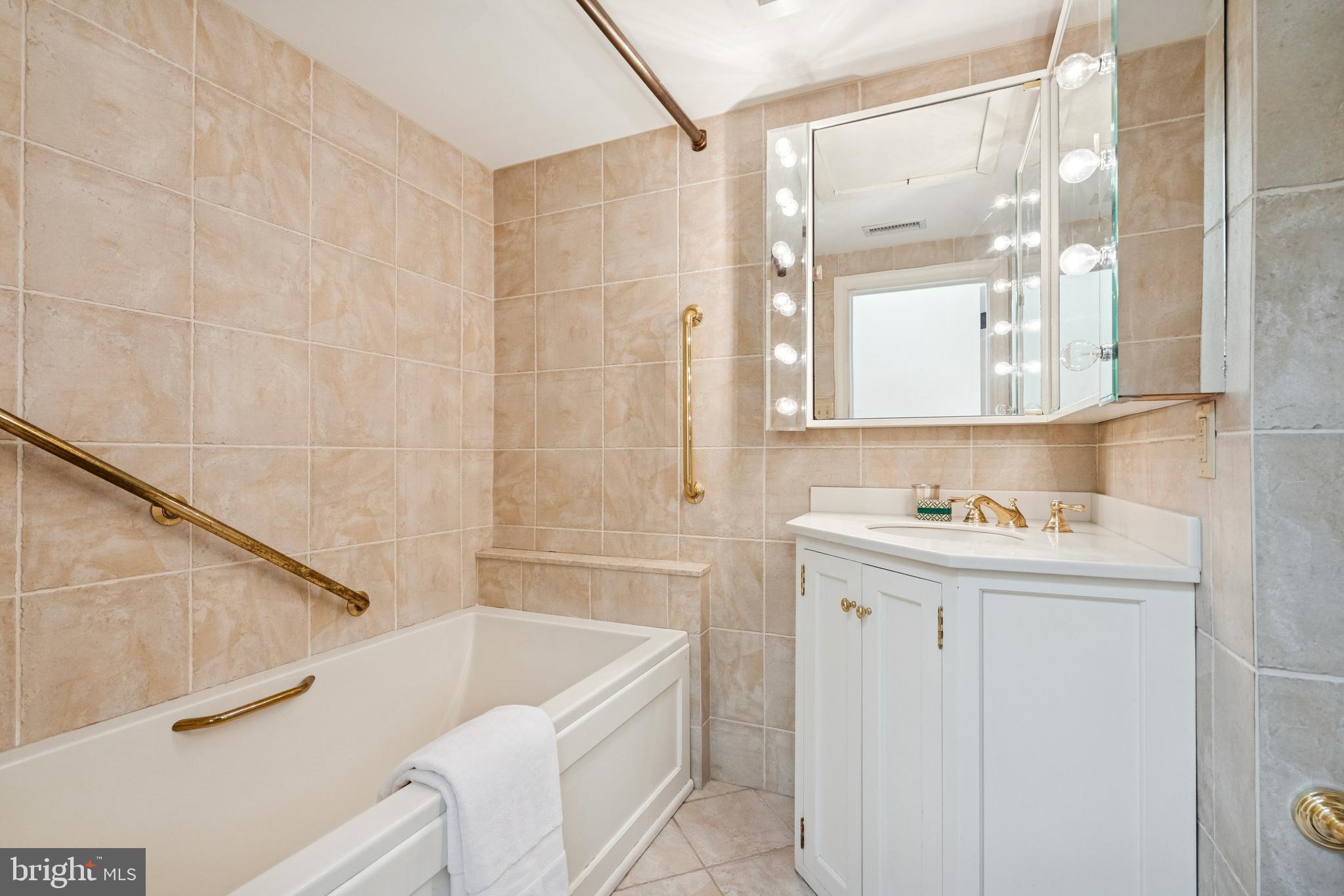 SOCIETY HILL - Residential