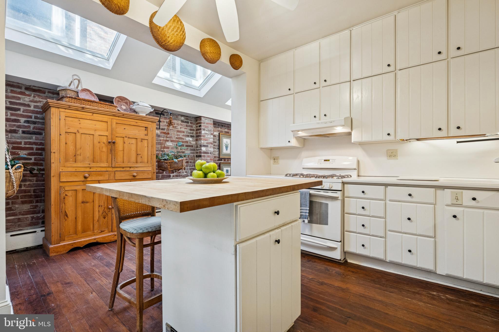 SOCIETY HILL - Residential