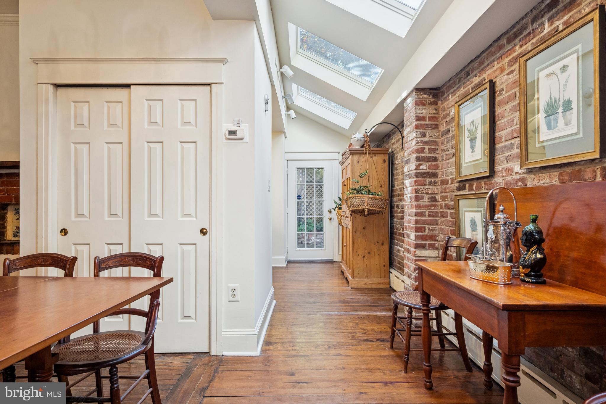 SOCIETY HILL - Residential