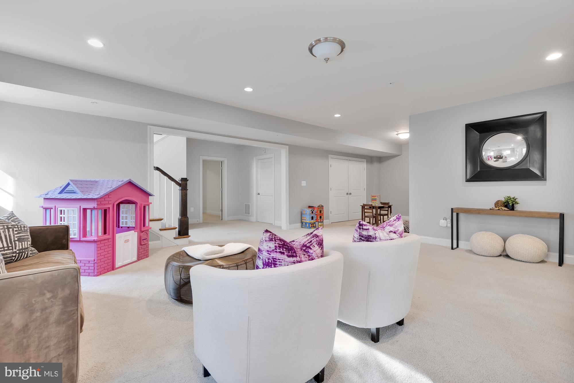 BURNING TREE MANOR - Residential