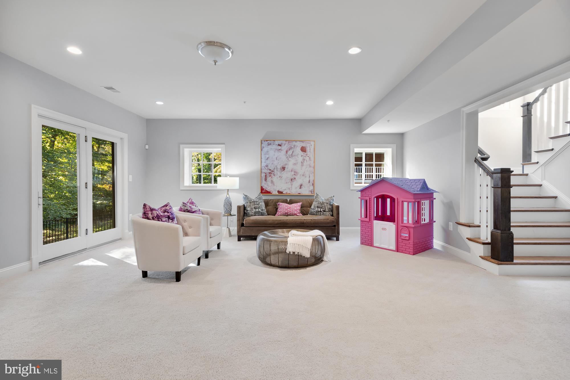 BURNING TREE MANOR - Residential