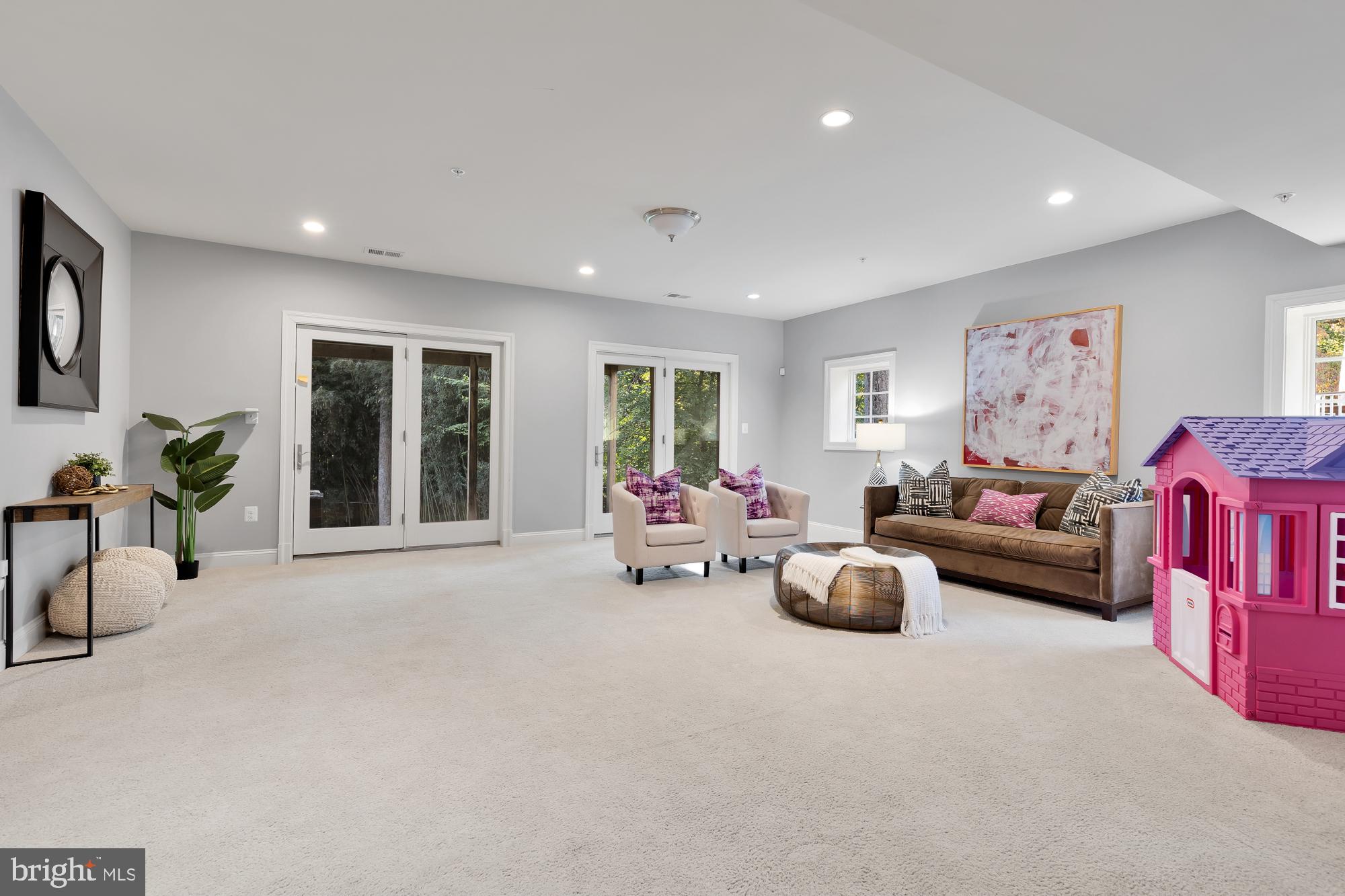 BURNING TREE MANOR - Residential