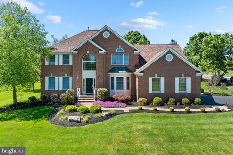 Homes For Sale - 4 Hastings Road<br/> Somerset County, BELLE MEAD, NJ 08502