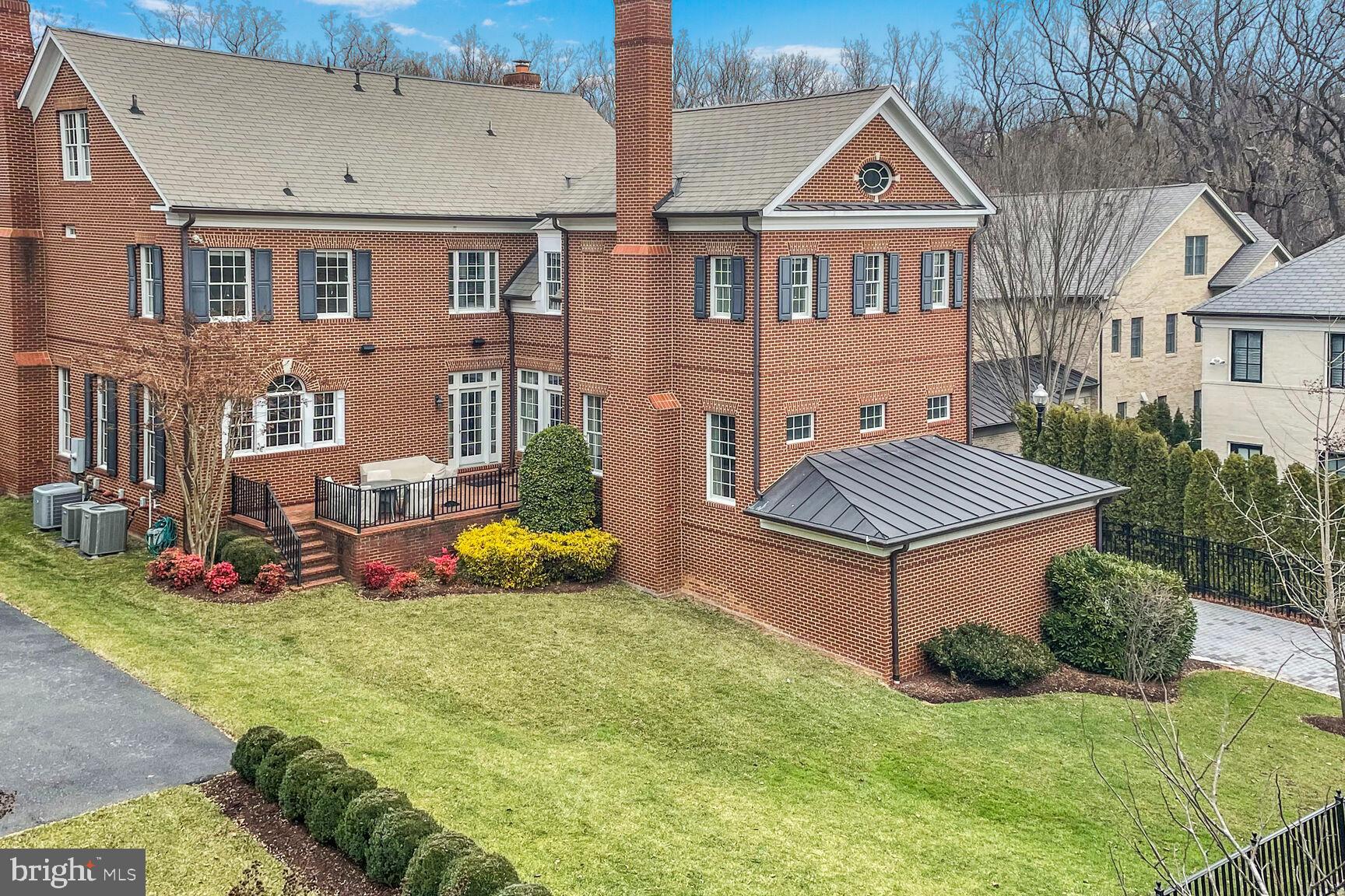 1935 FOXVIEW CIRCLE NW