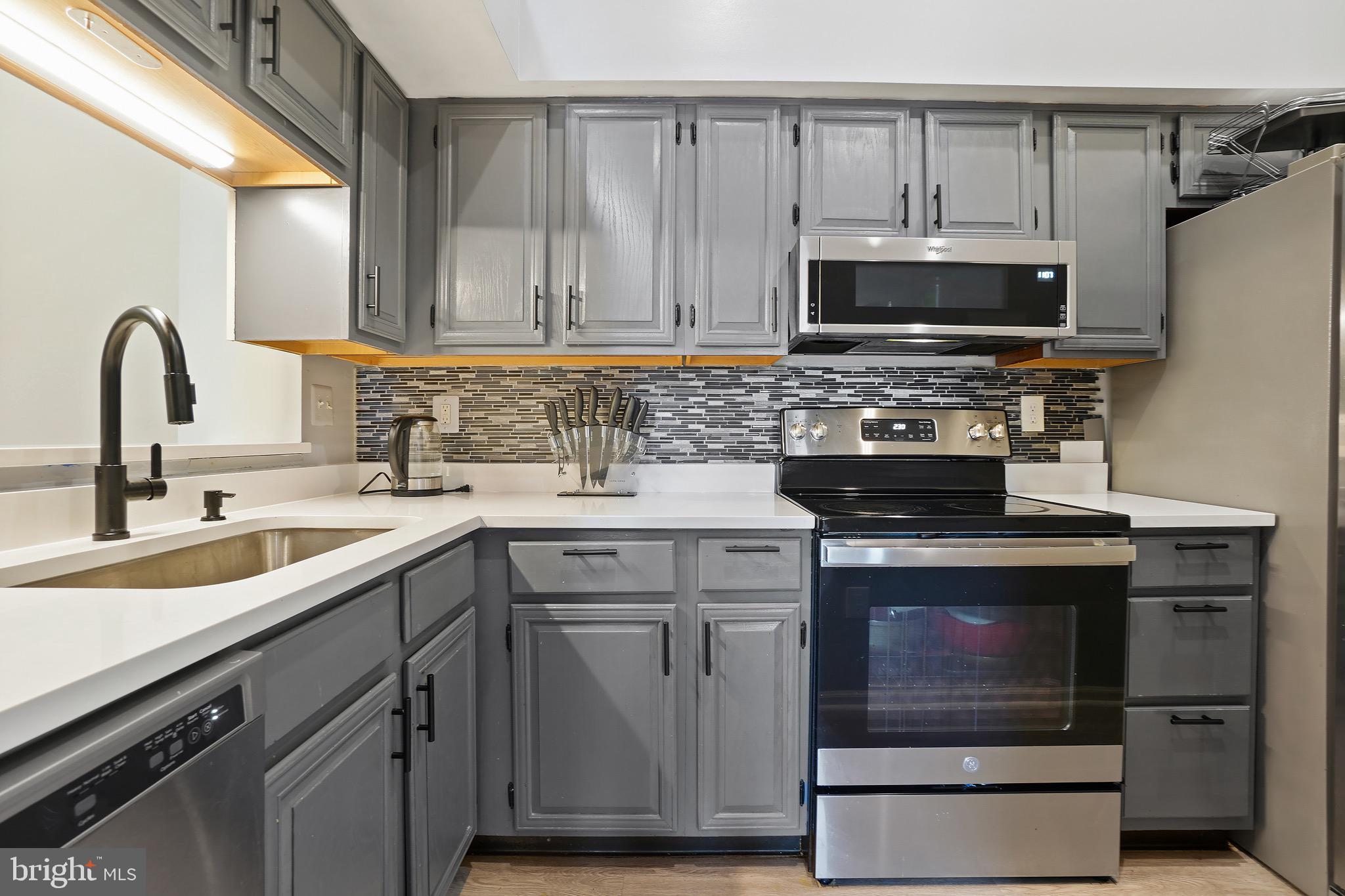 WATERS EDGE AT NORTH LAKE - Residential