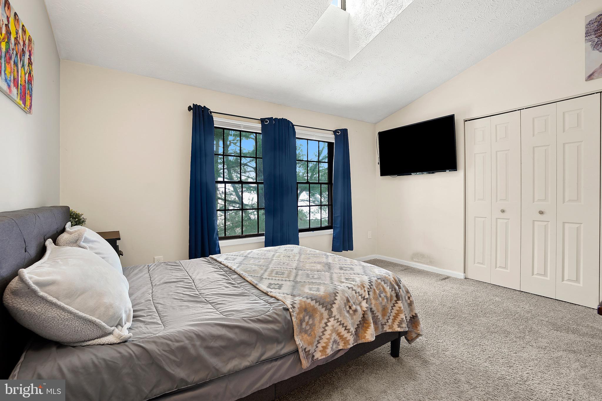 WATERS EDGE AT NORTH LAKE - Residential