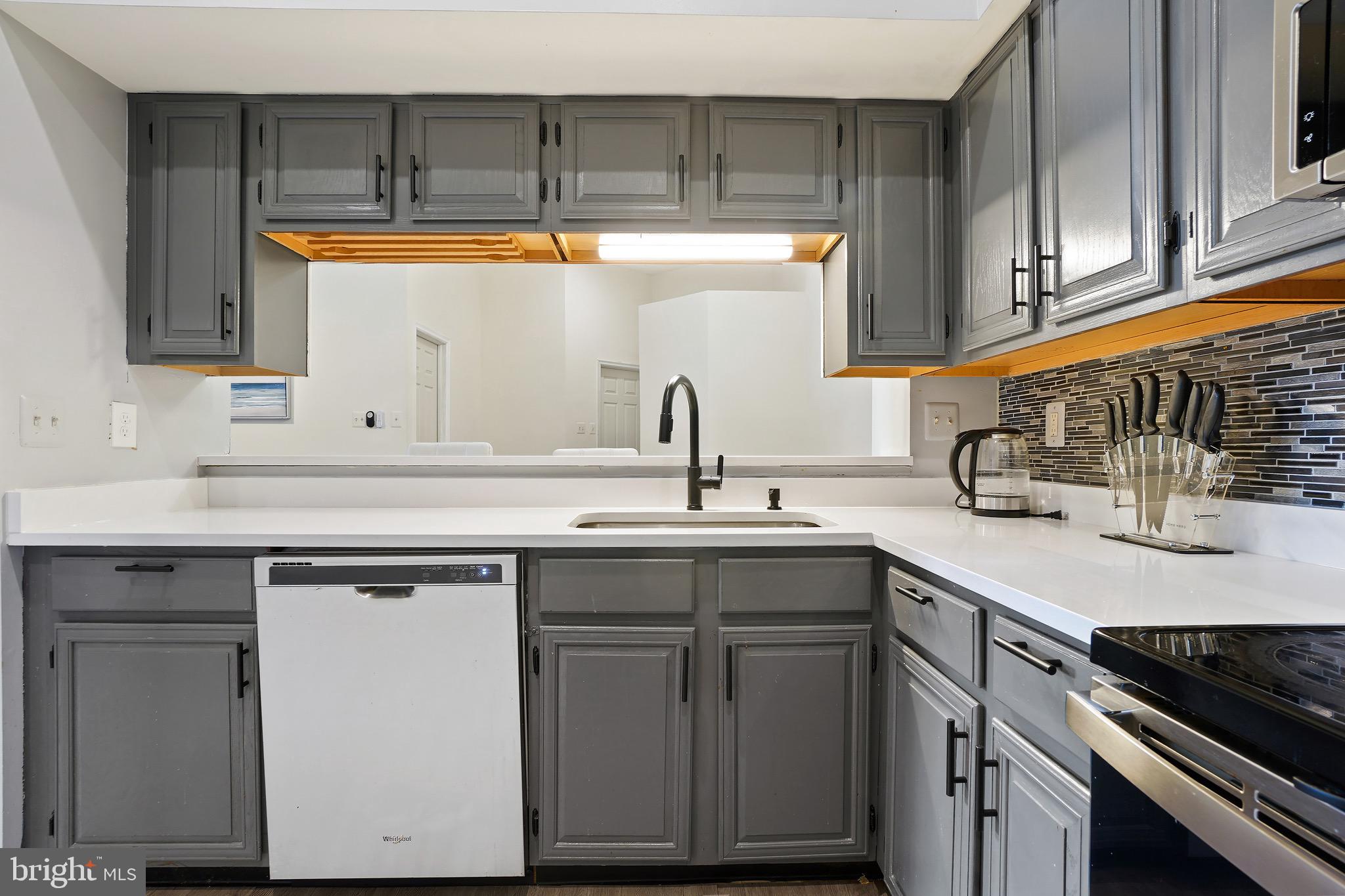 WATERS EDGE AT NORTH LAKE - Residential