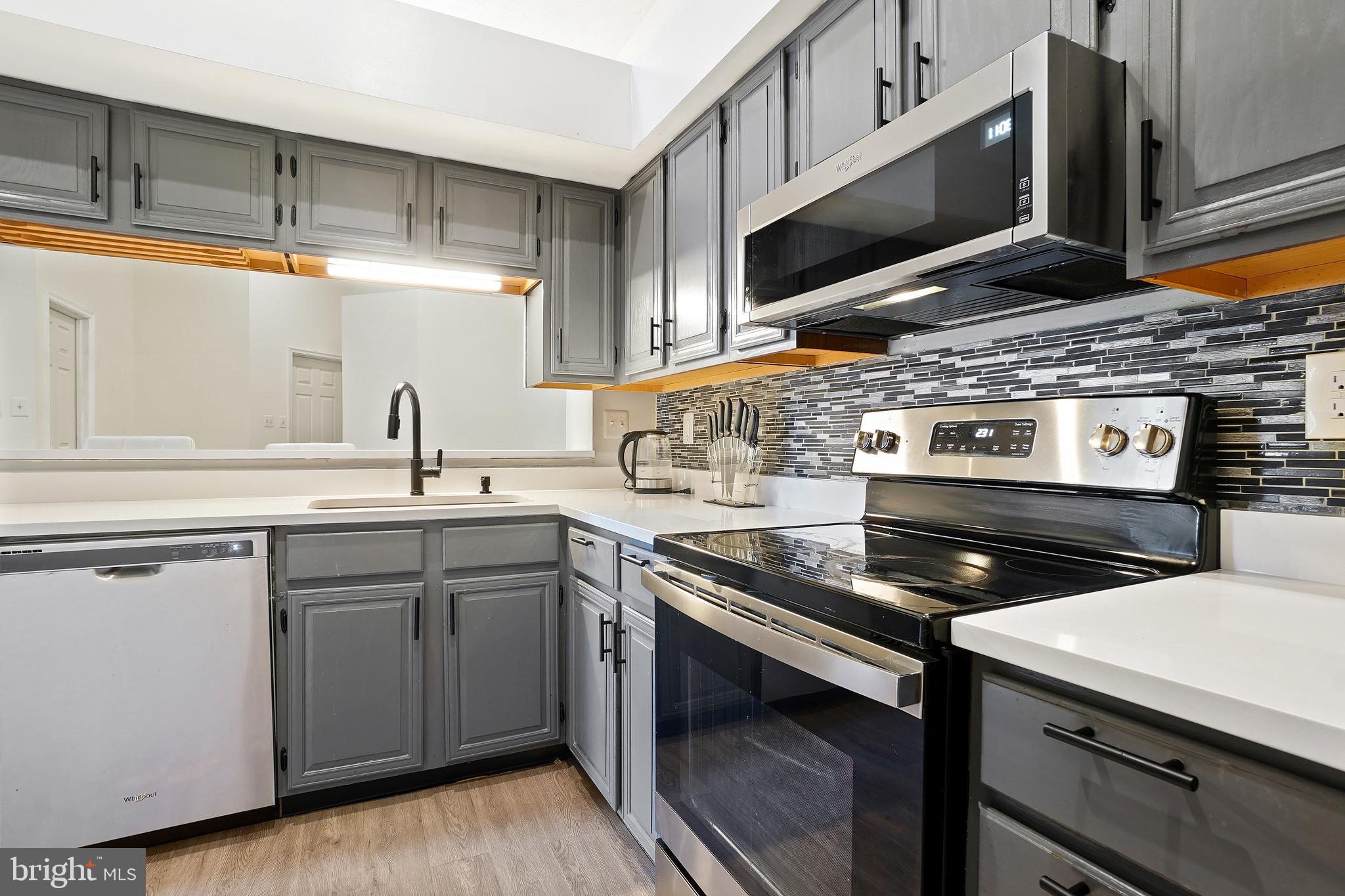 WATERS EDGE AT NORTH LAKE - Residential