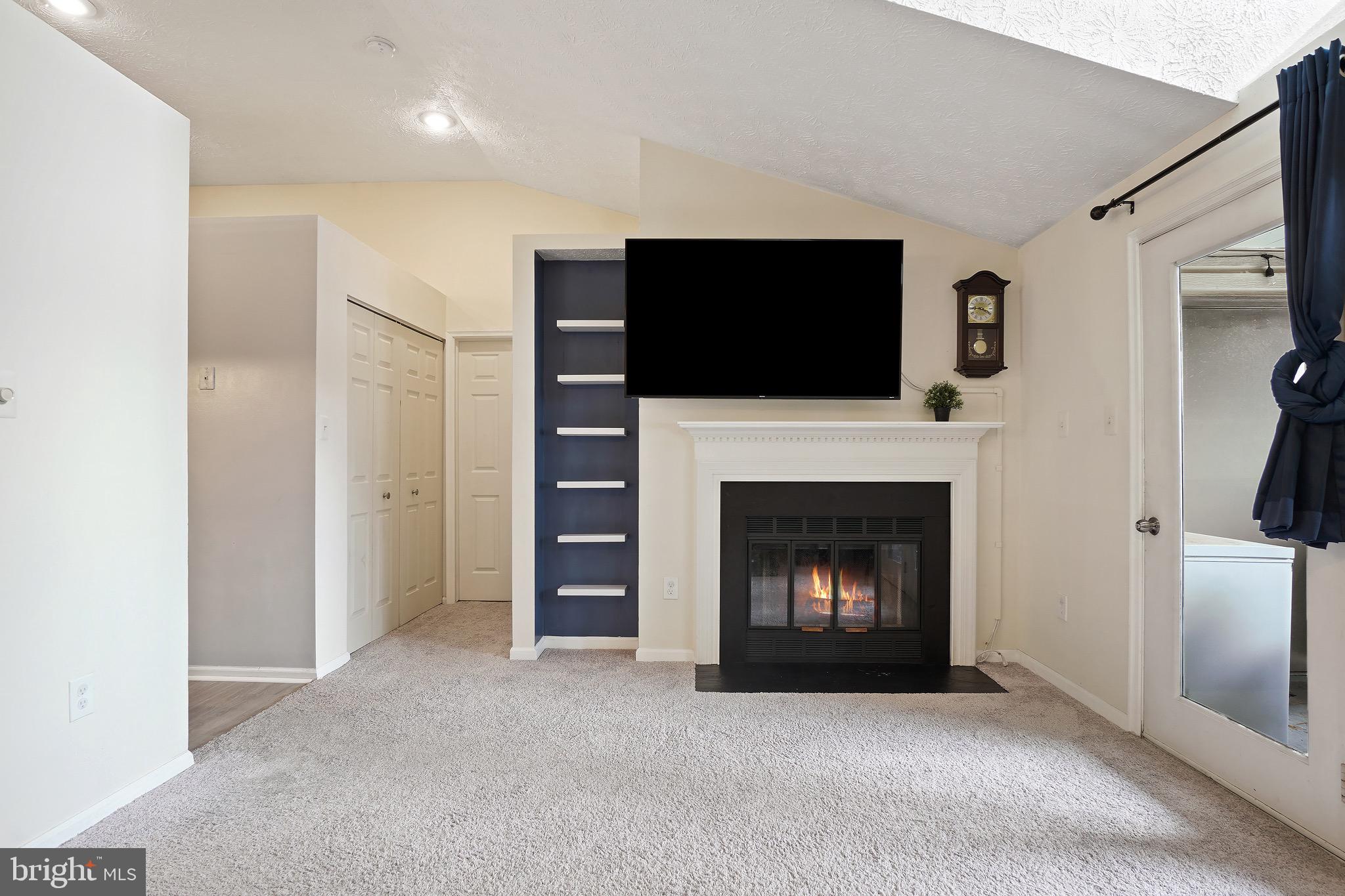 WATERS EDGE AT NORTH LAKE - Residential