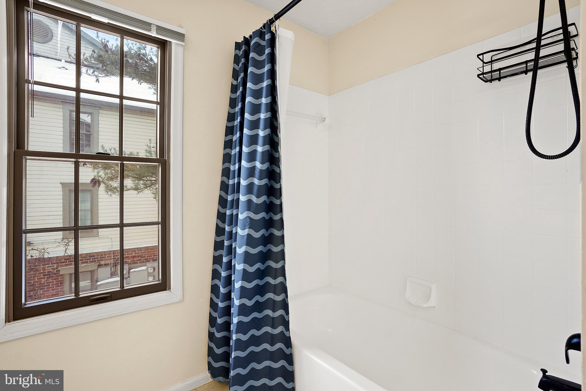 WATERS EDGE AT NORTH LAKE - Residential