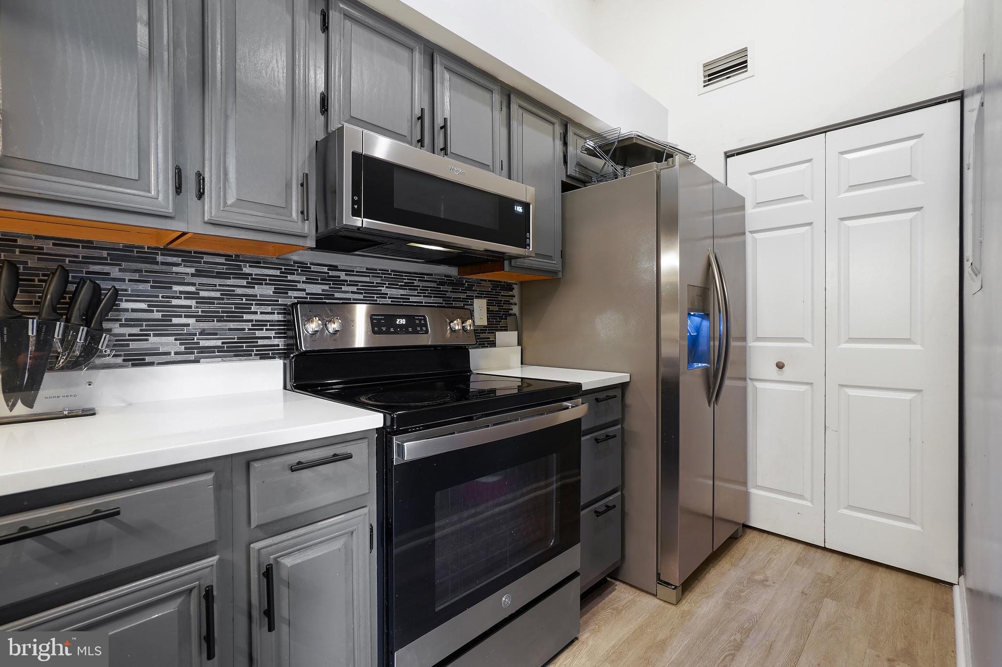 WATERS EDGE AT NORTH LAKE - Residential