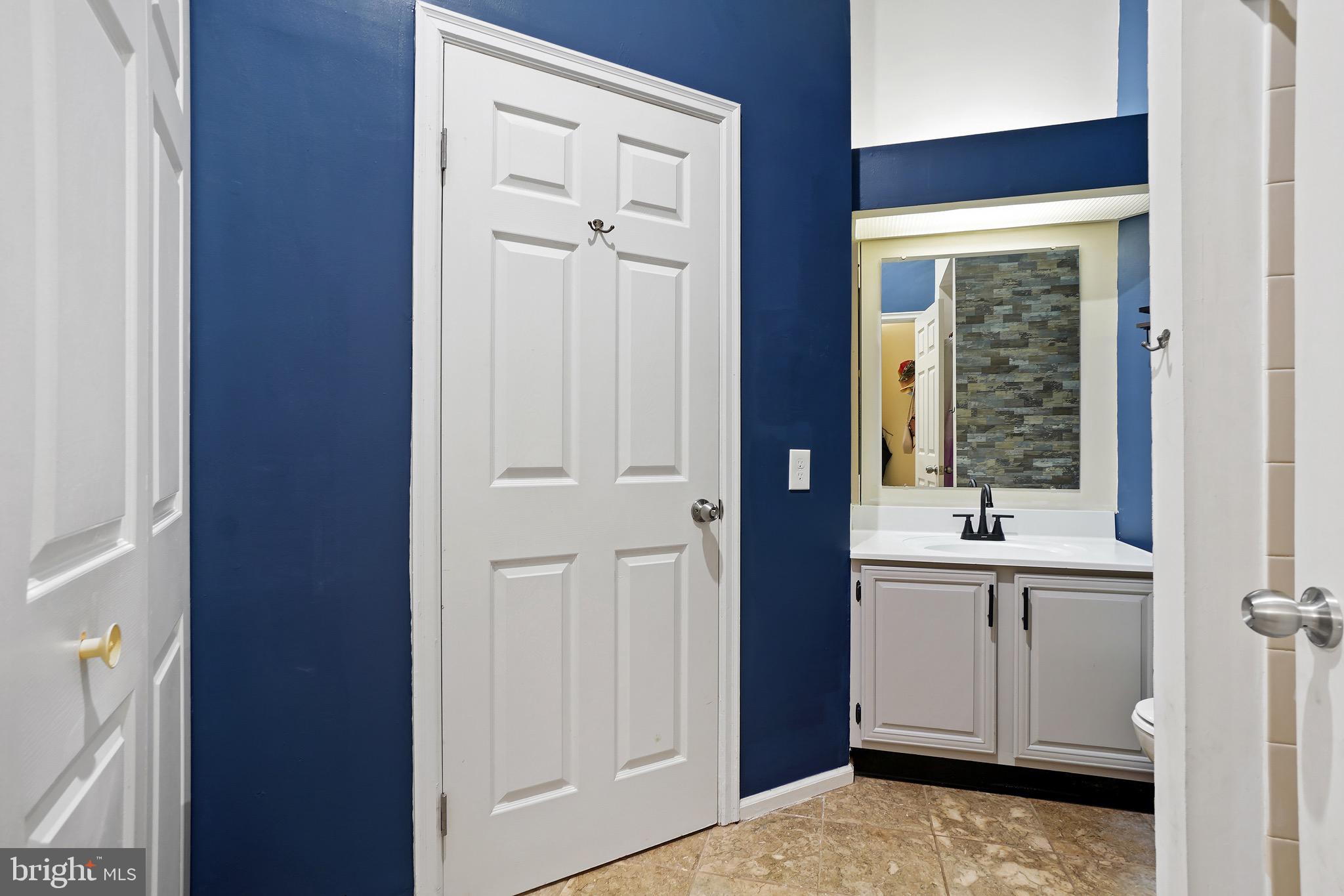 WATERS EDGE AT NORTH LAKE - Residential