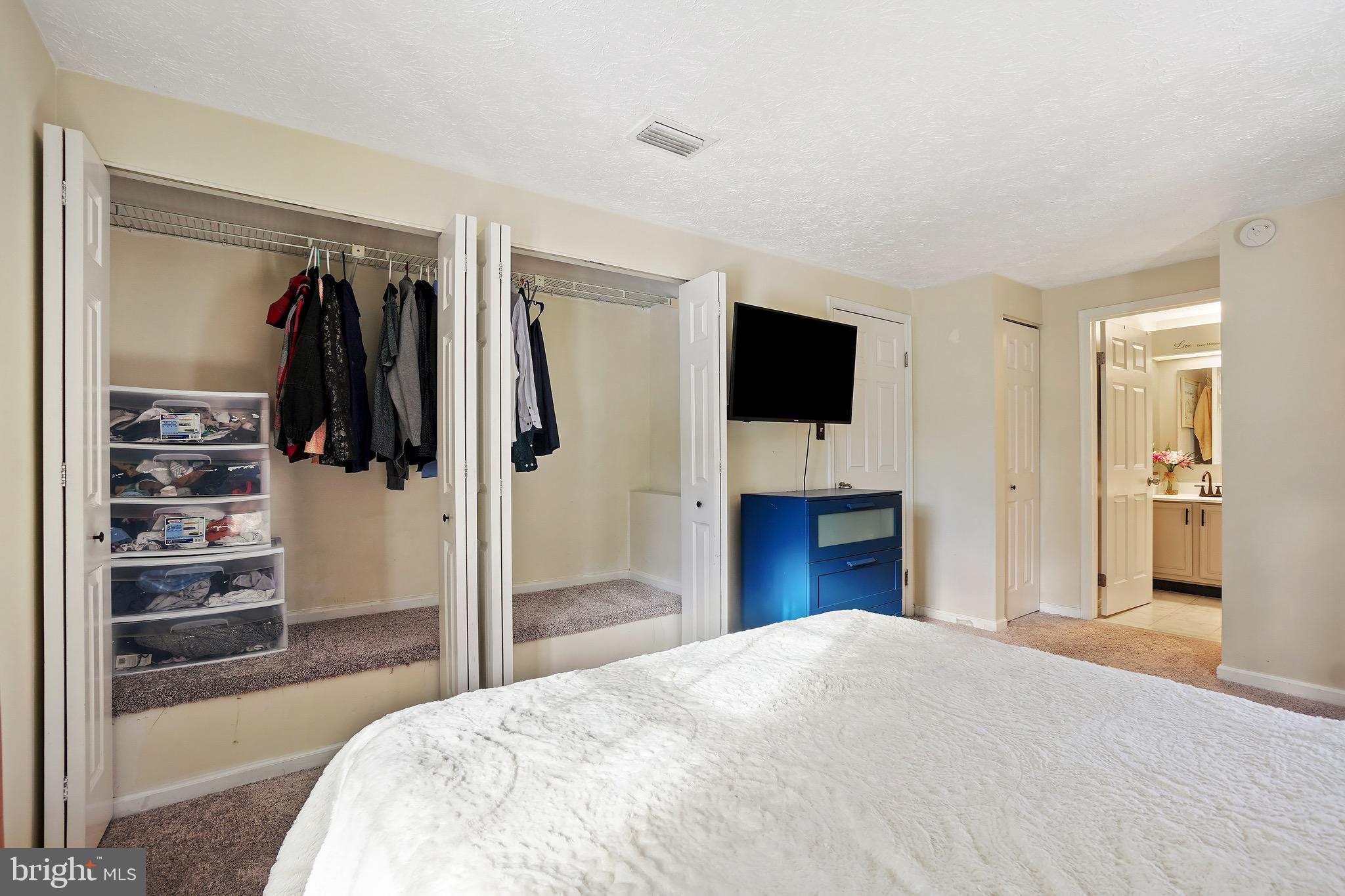 WATERS EDGE AT NORTH LAKE - Residential