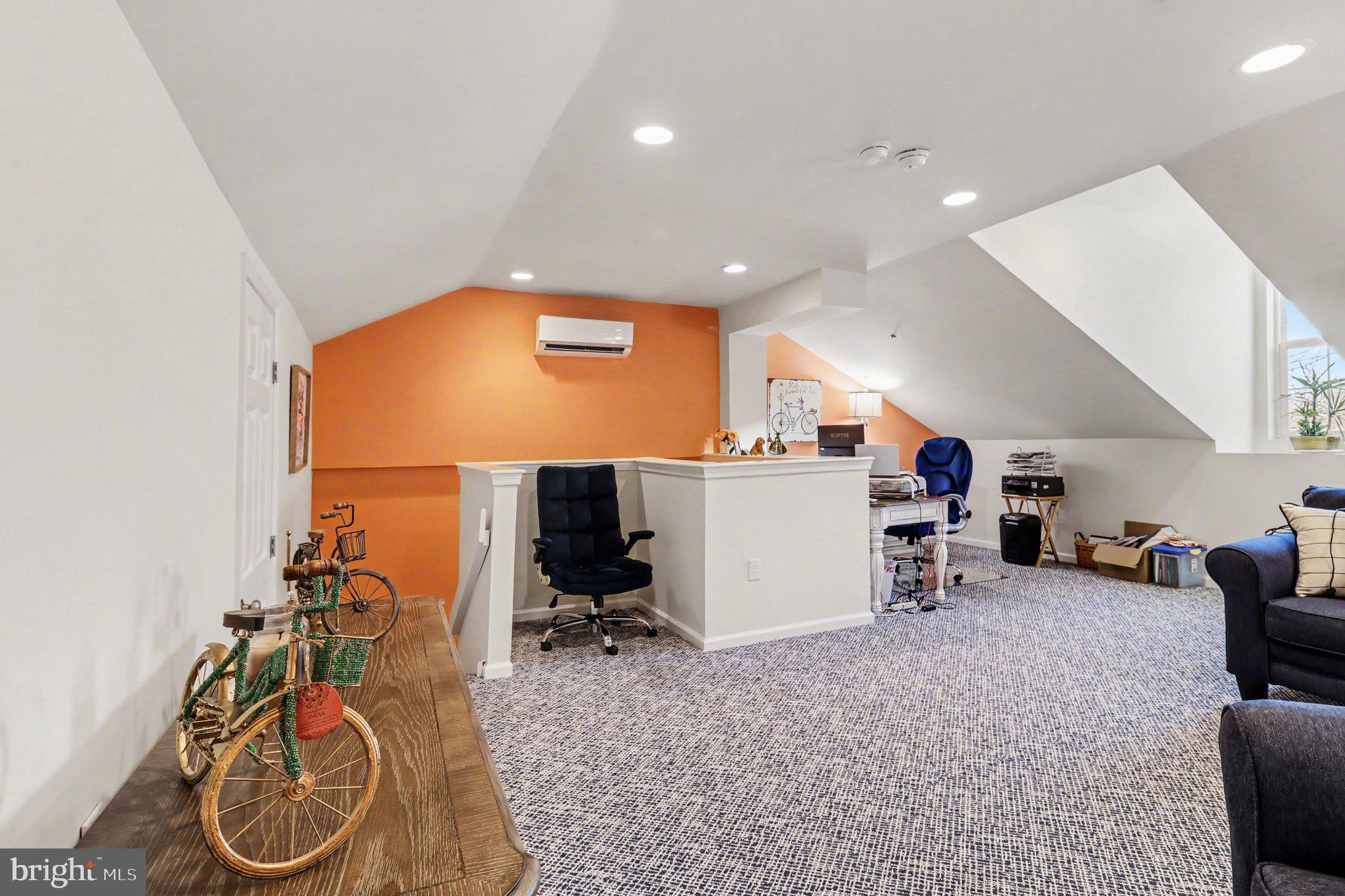 OAKWOOD AT PLYMOUT - Residential