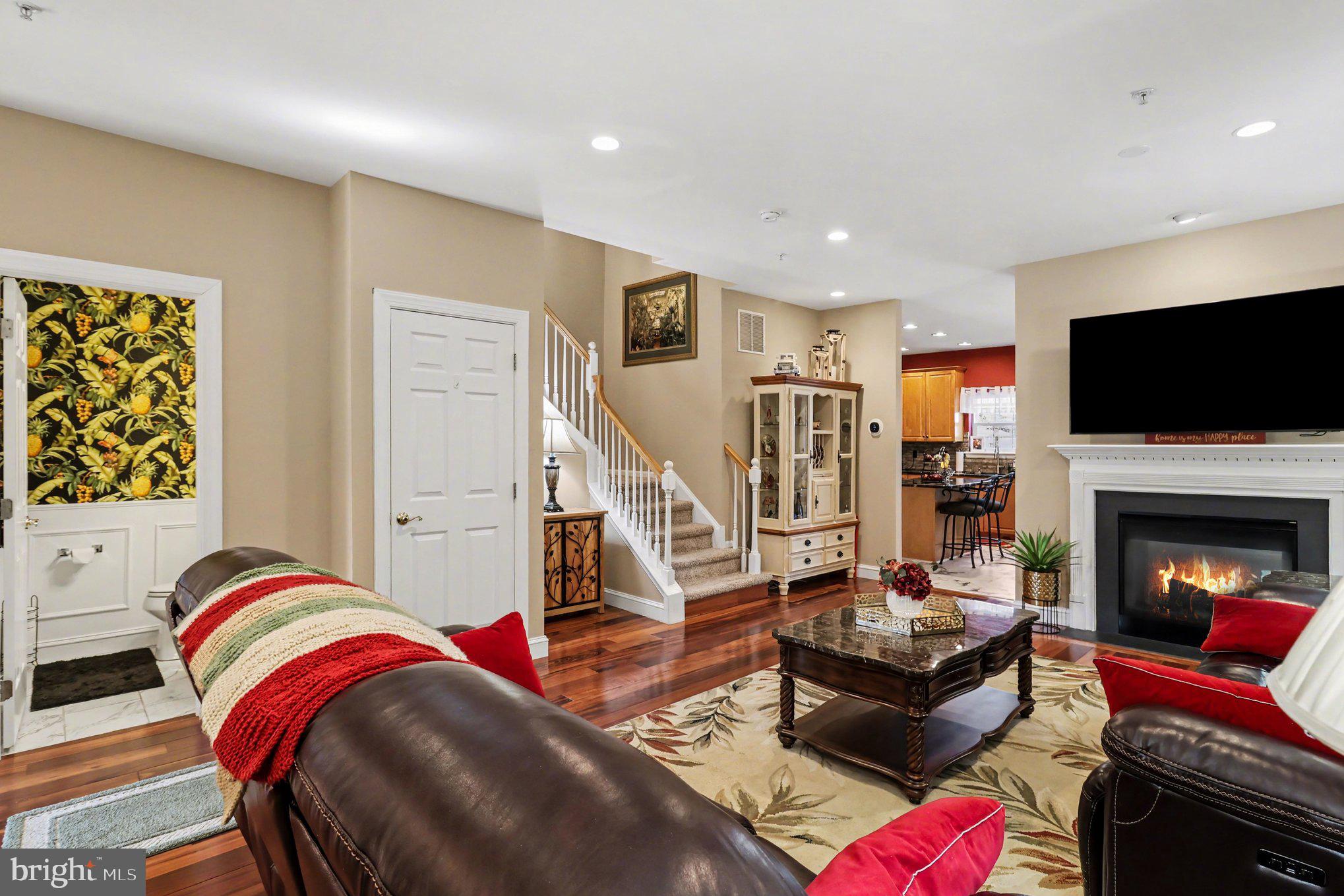 OAKWOOD AT PLYMOUT - Residential