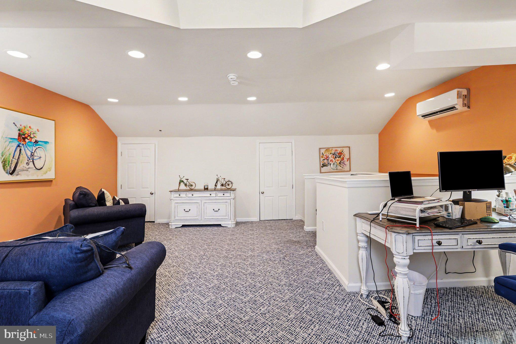 OAKWOOD AT PLYMOUT - Residential