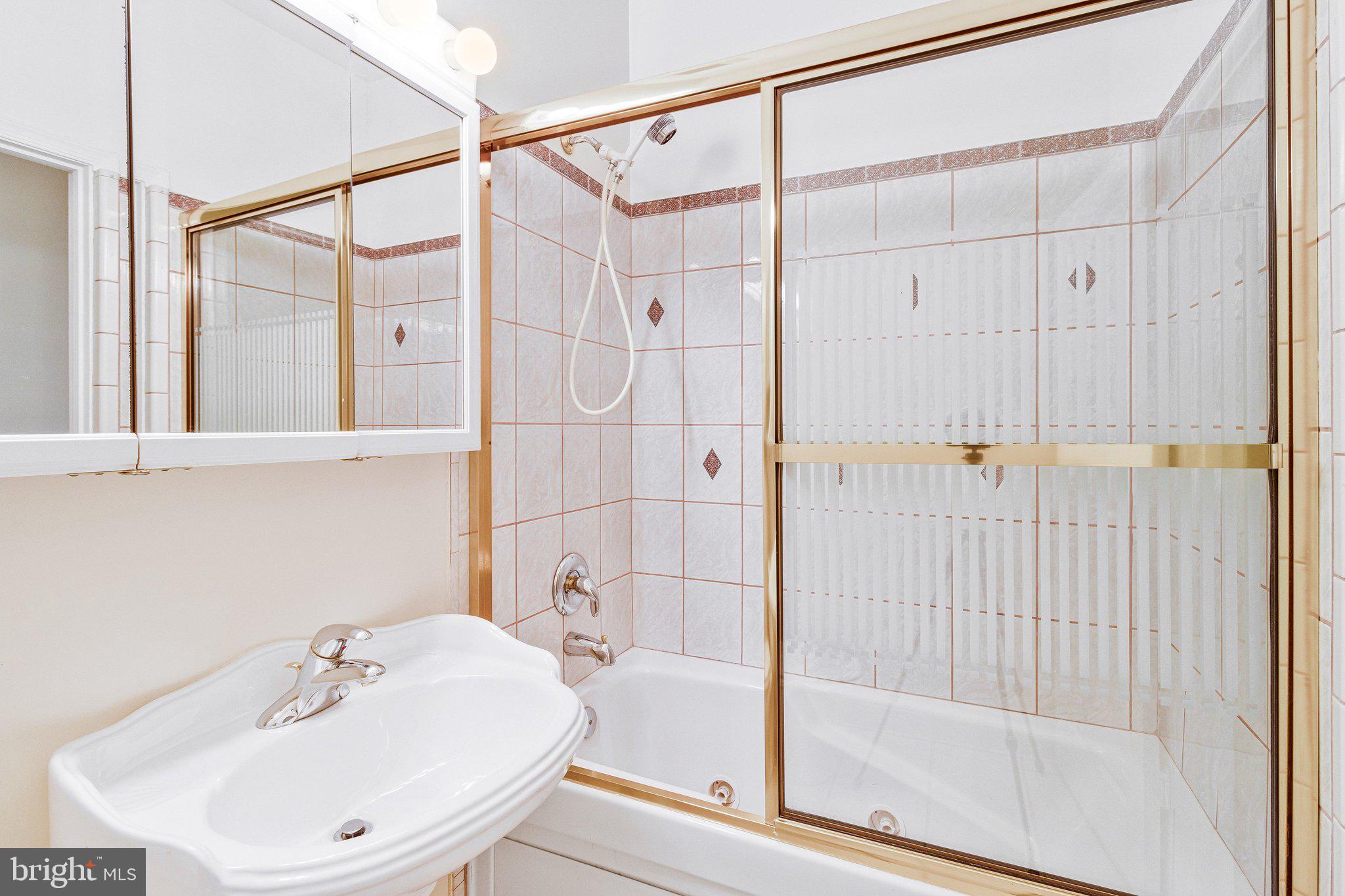 MAZZA WOODS - Residential