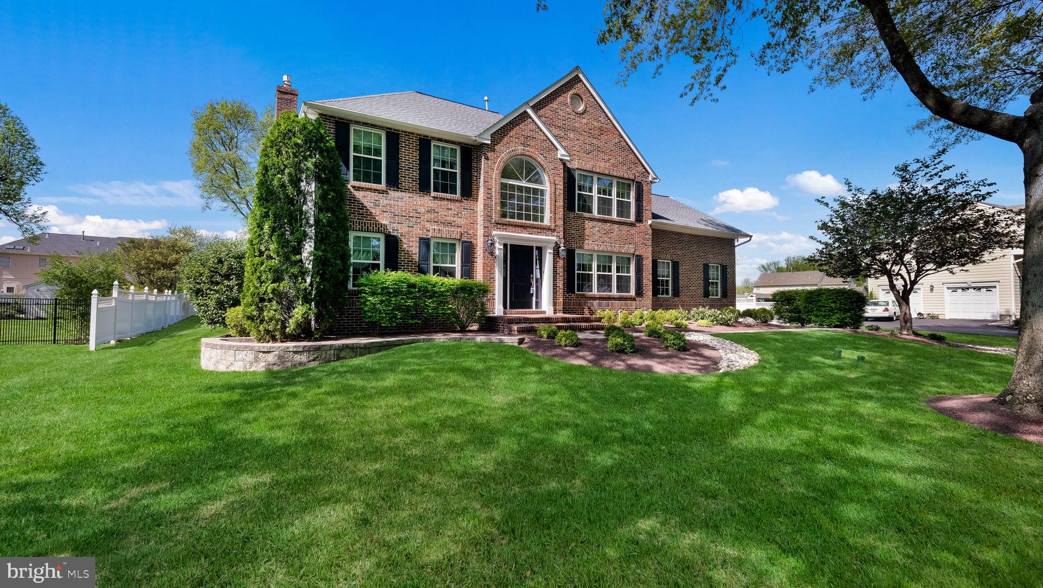 435 HIDDEN OAKS DRIVE