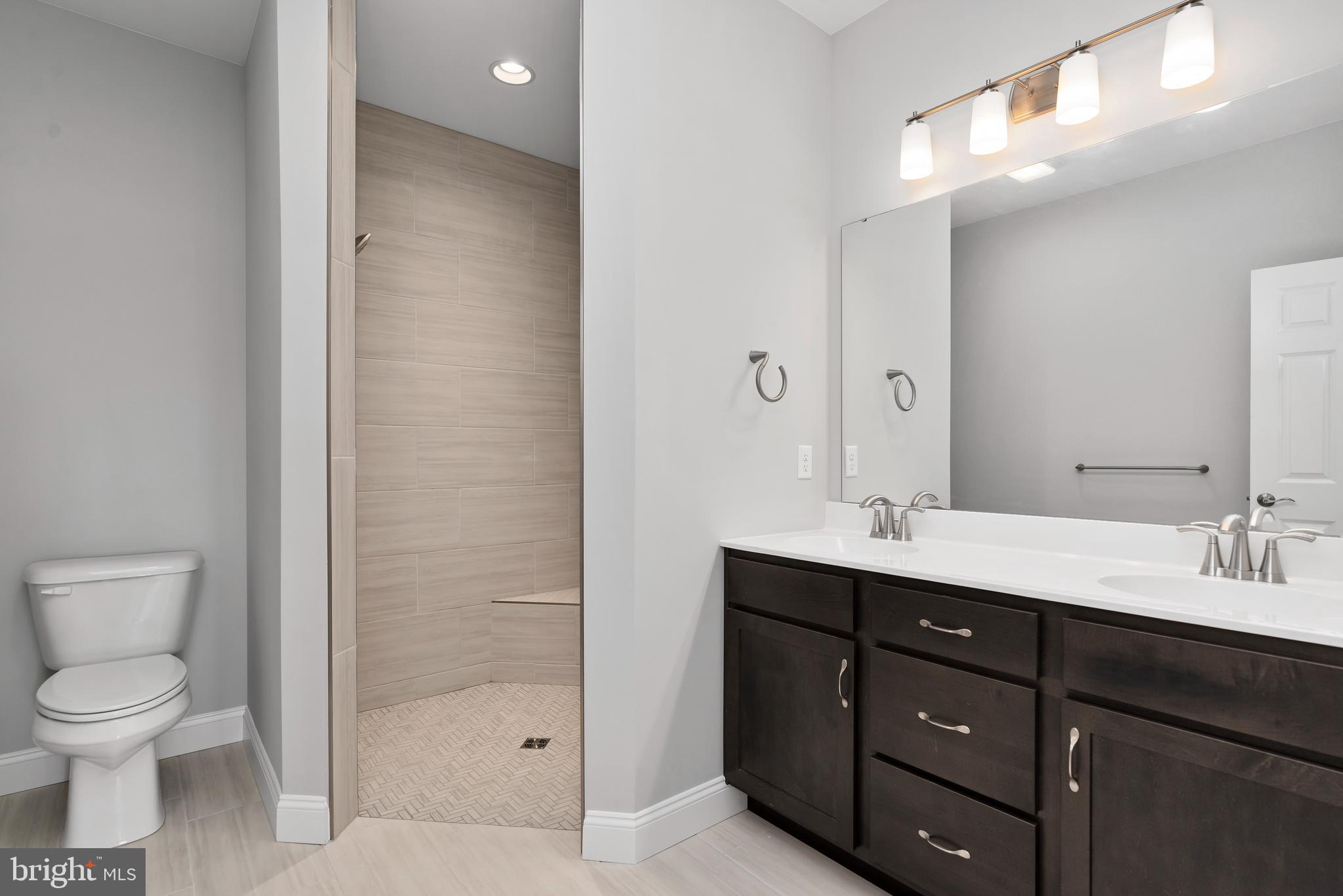 AUTUMN CHASE - Residential